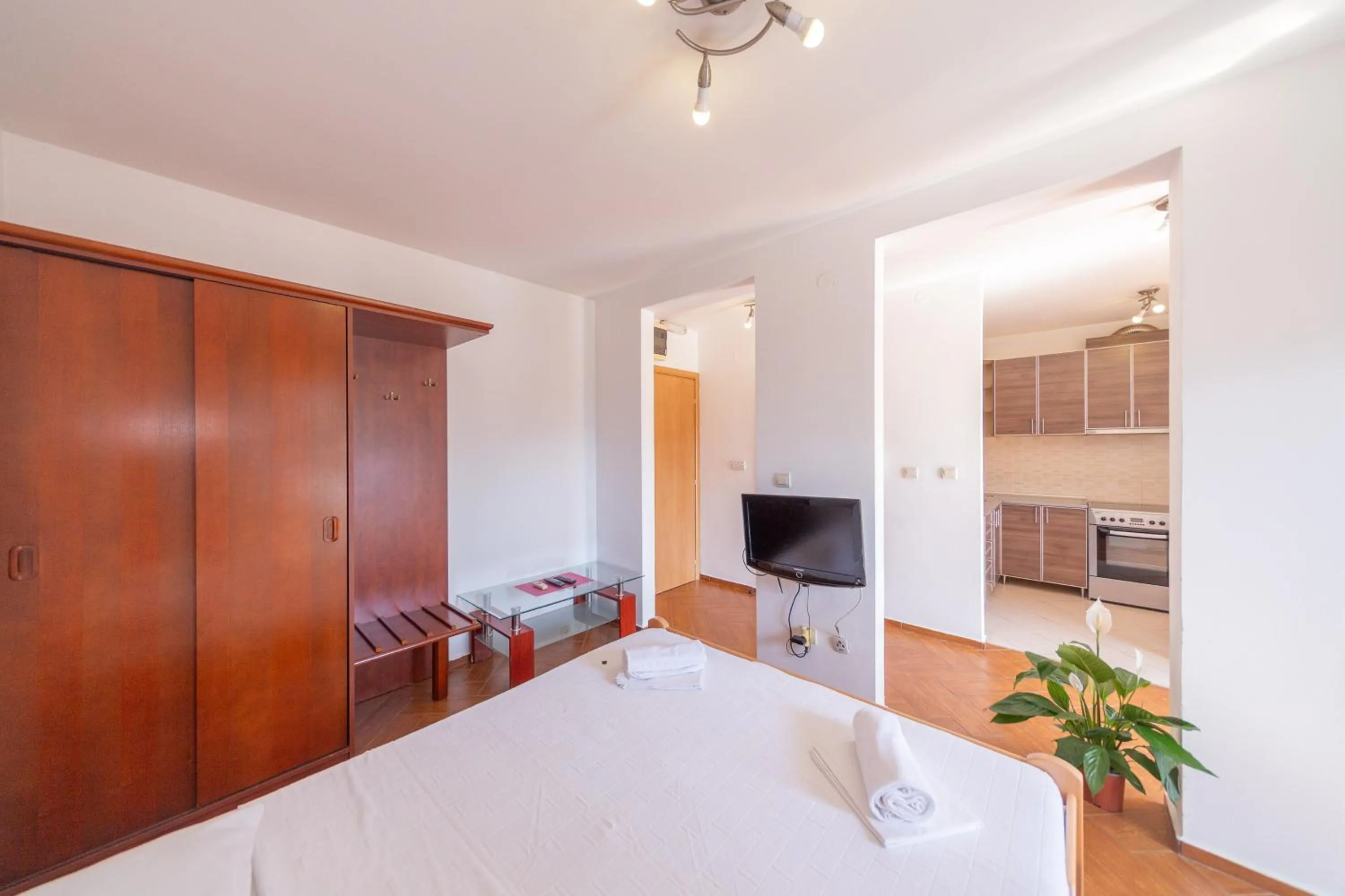 Dining area, Bed in SMS Apartments