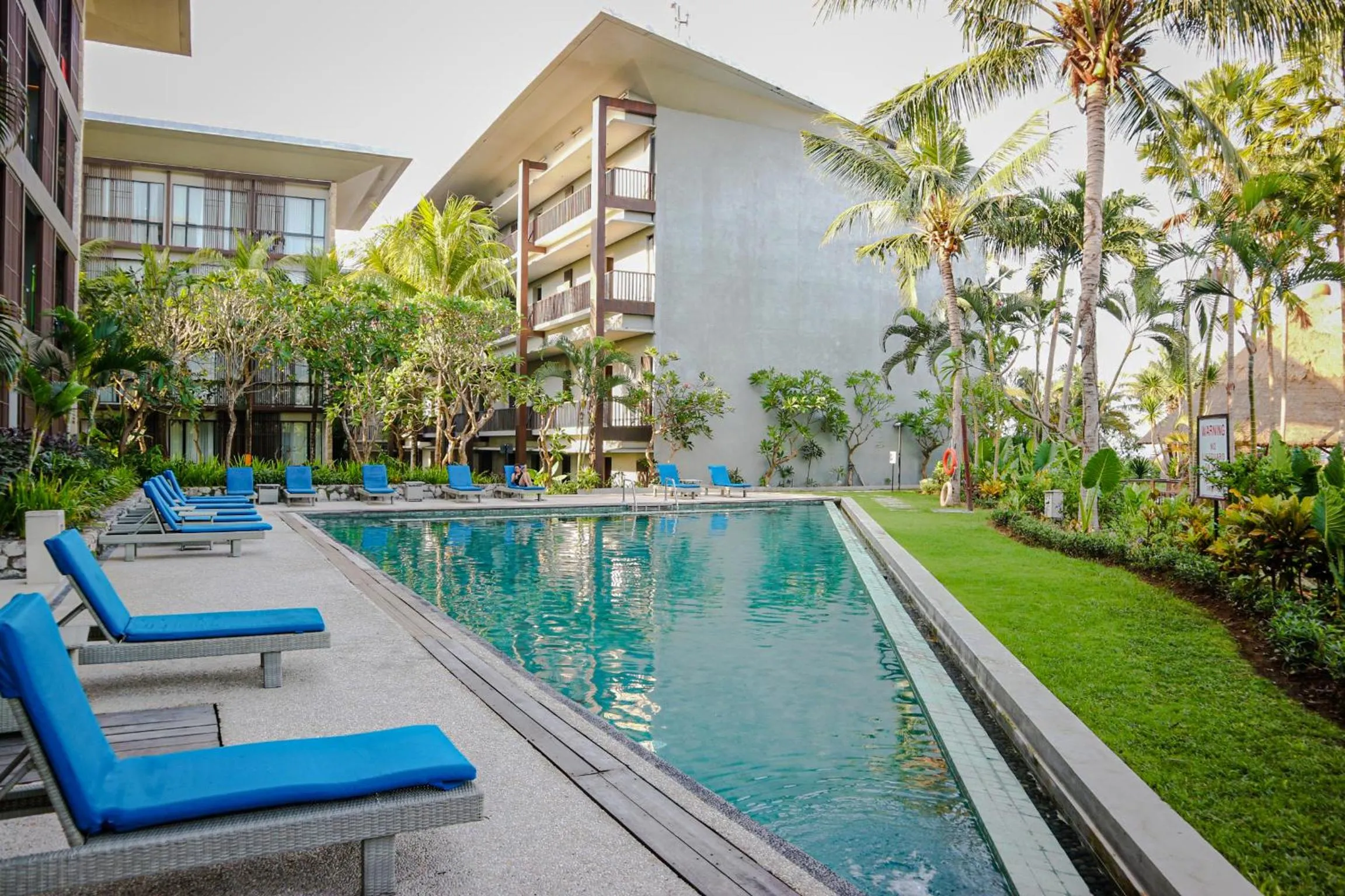 Swimming pool in Wyndham Tamansari Jivva Resort Bali
