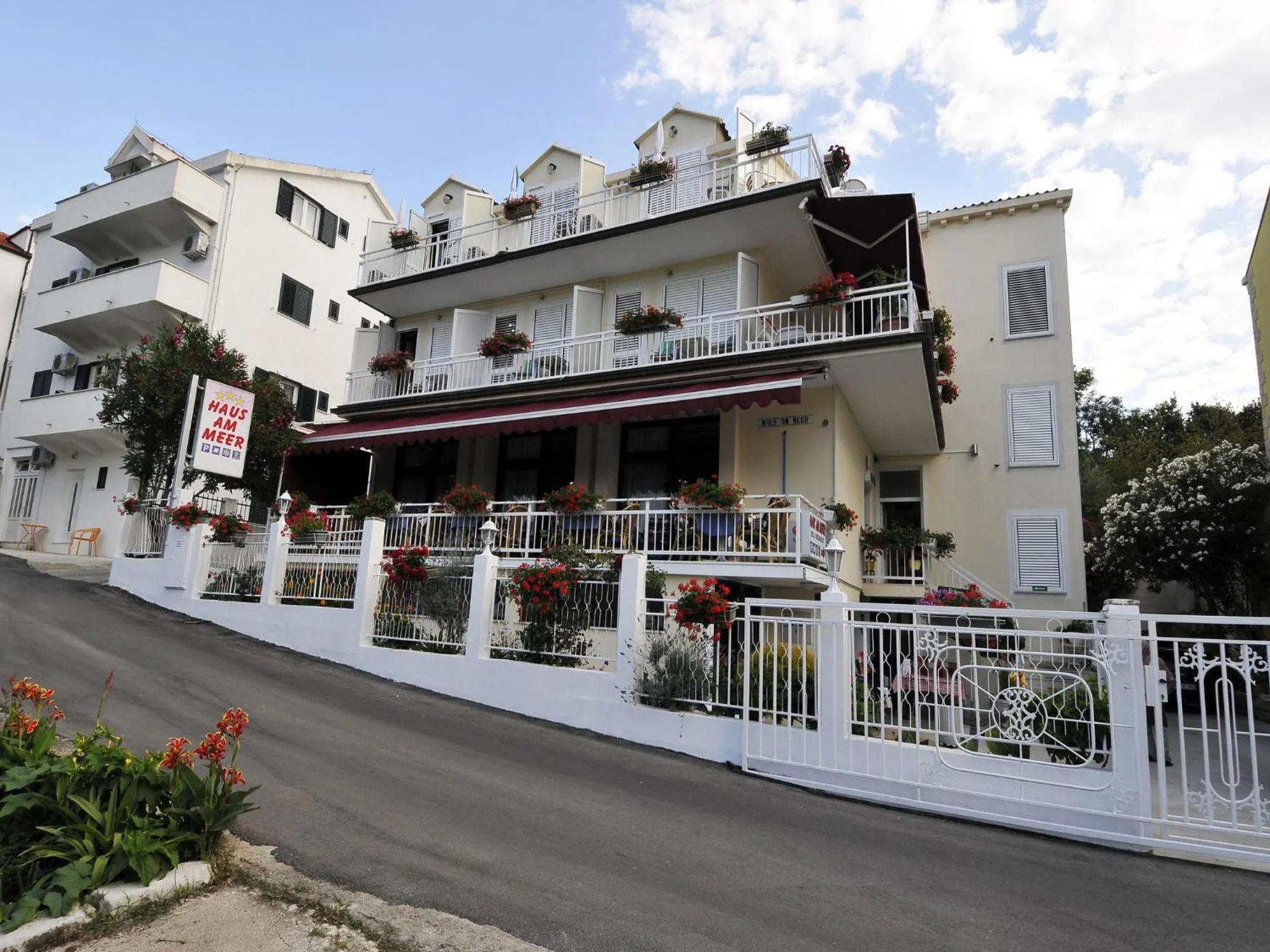 Property building in Hotel Haus Am Meer Cavtat