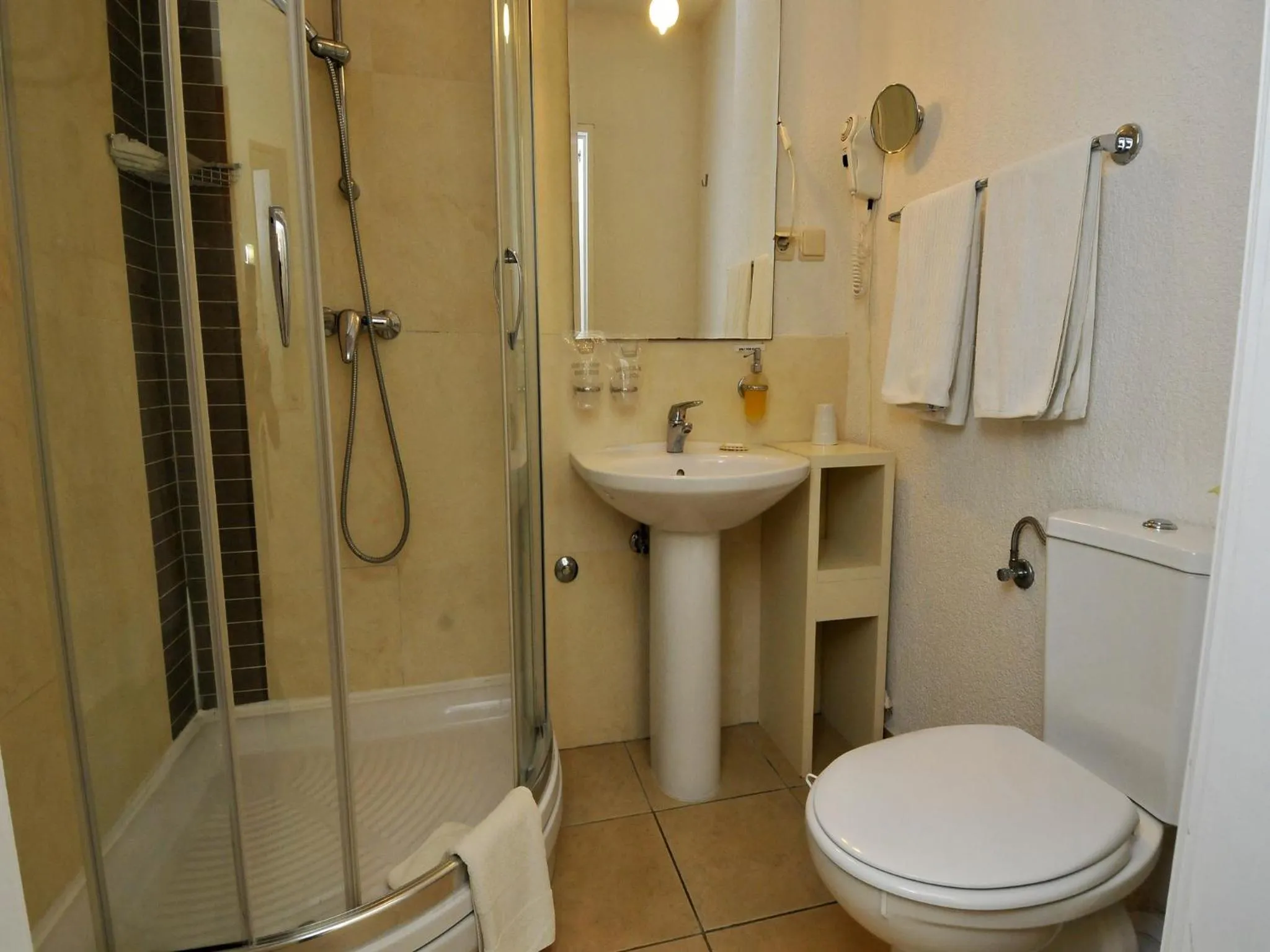 Bathroom in Hotel Haus Am Meer Cavtat