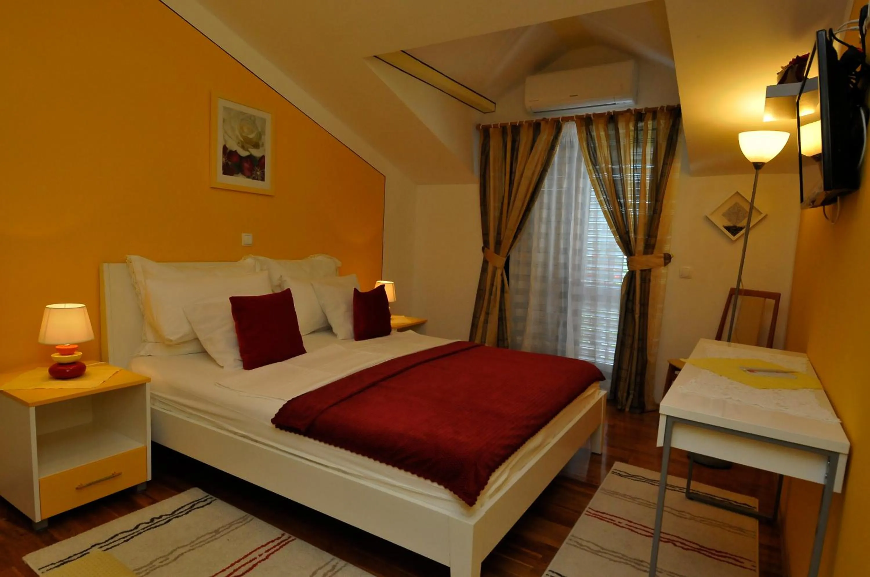 Bed in Hotel Haus Am Meer Cavtat