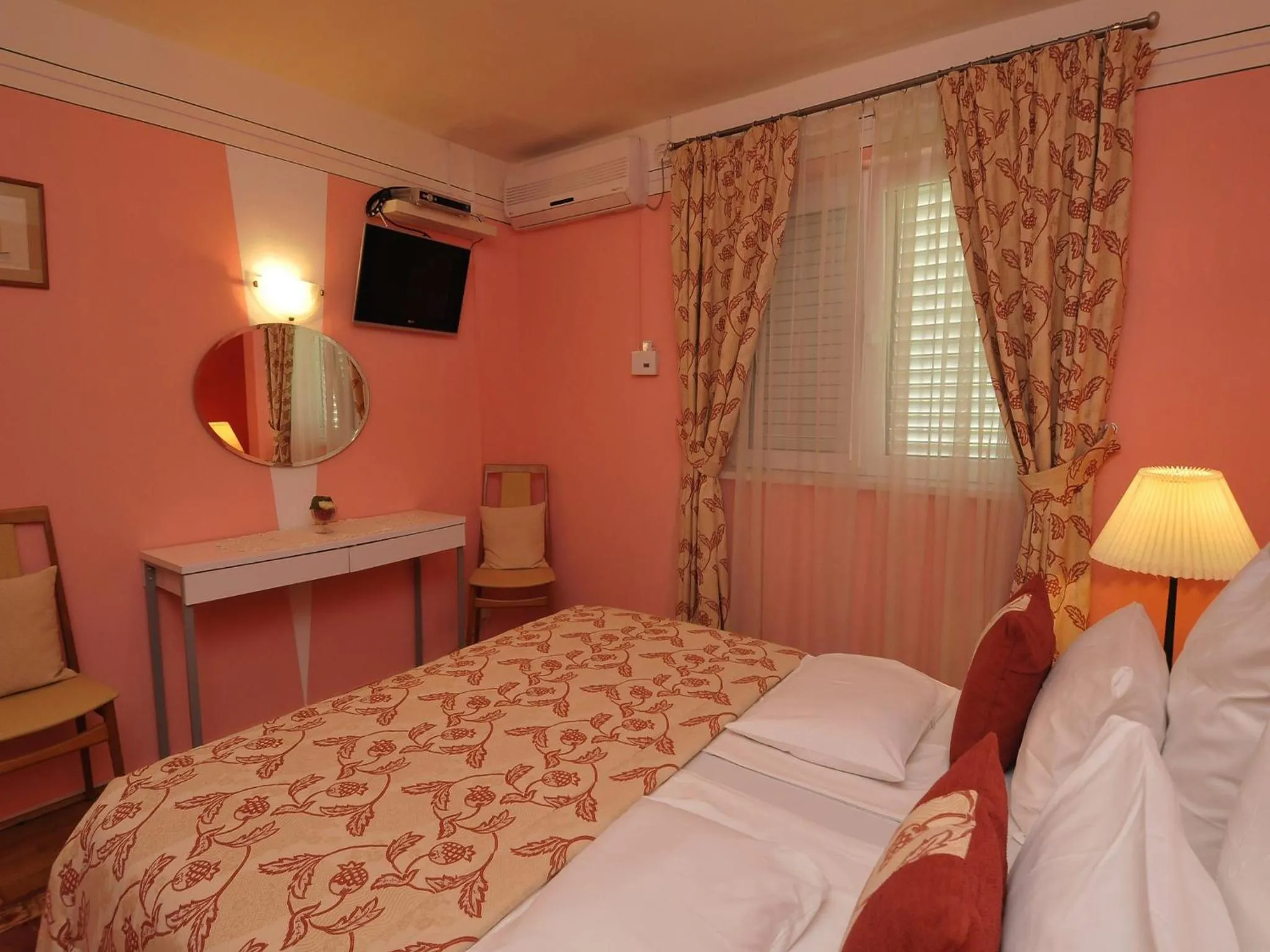 Day, Bed in Hotel Haus Am Meer Cavtat
