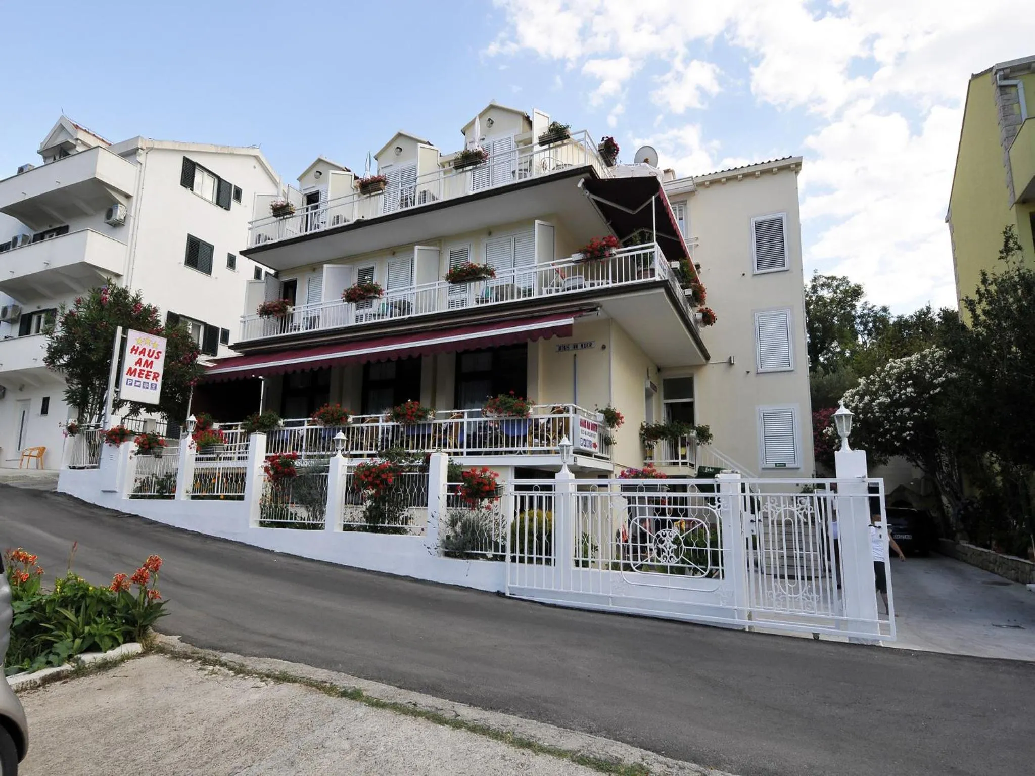Property building in Hotel Haus Am Meer Cavtat