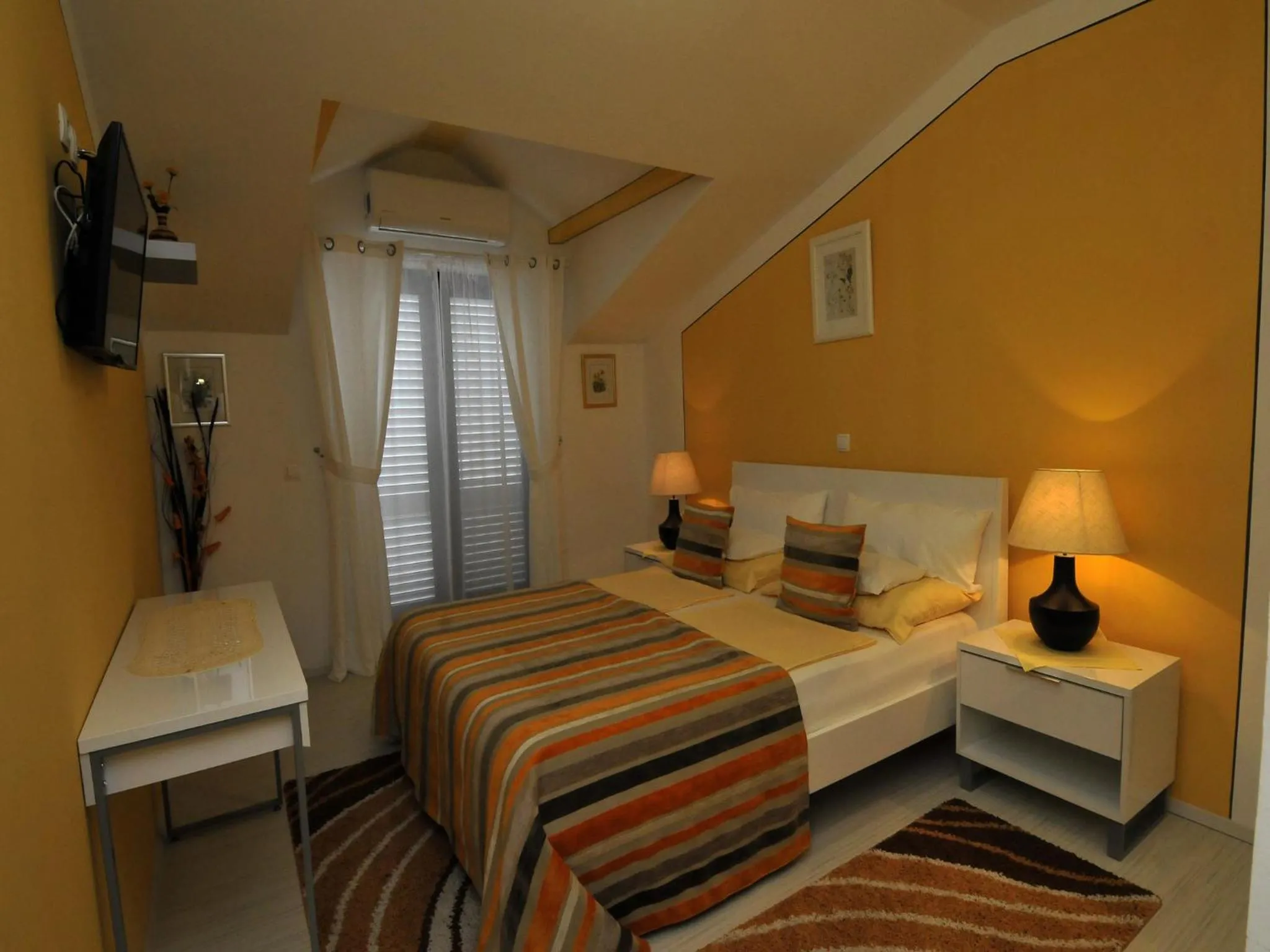 Photo of the whole room, Bed in Hotel Haus Am Meer Cavtat