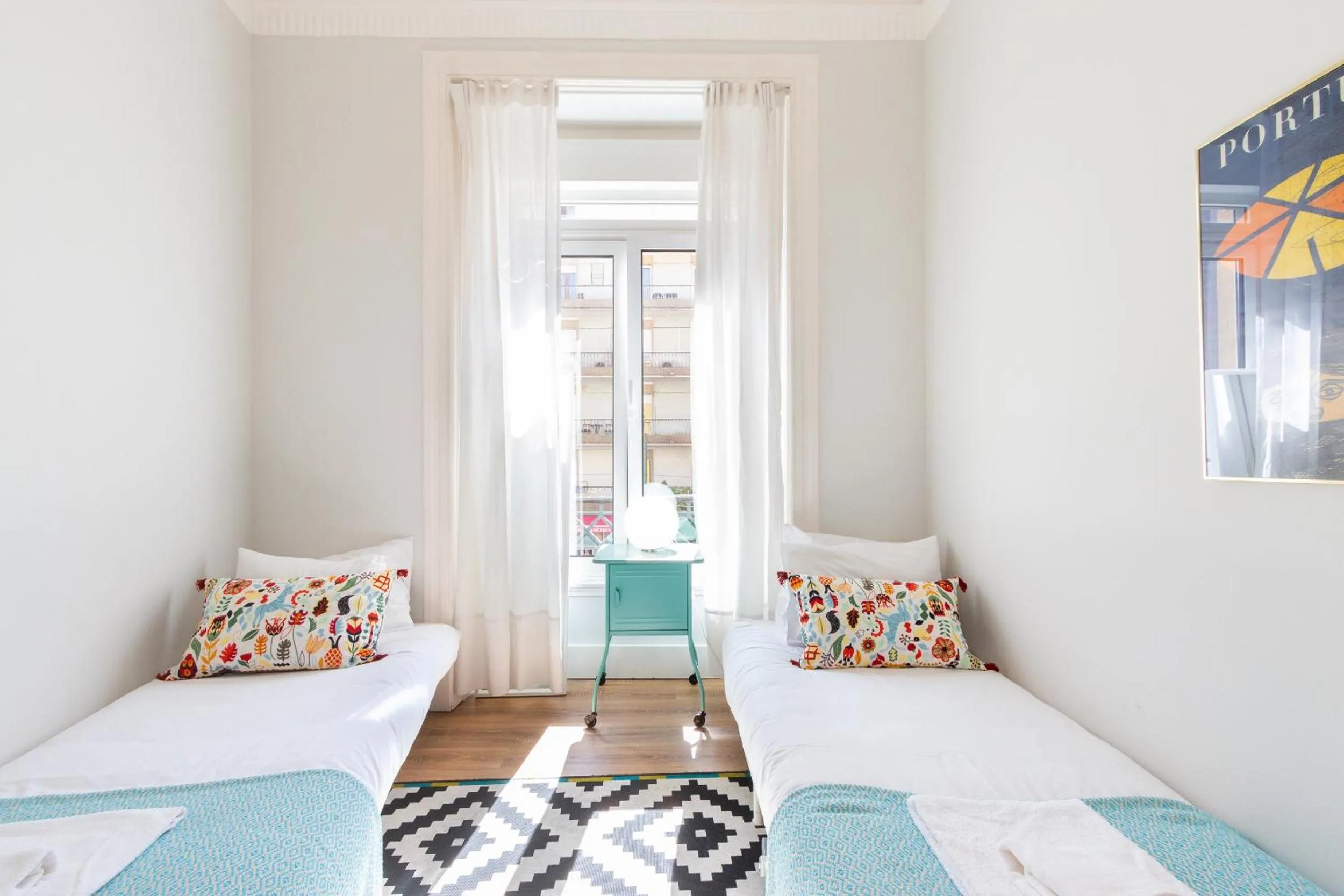 Bedroom, Bed in Bright City Center, 10m from subway, 6 rooms, up to 20 PPL