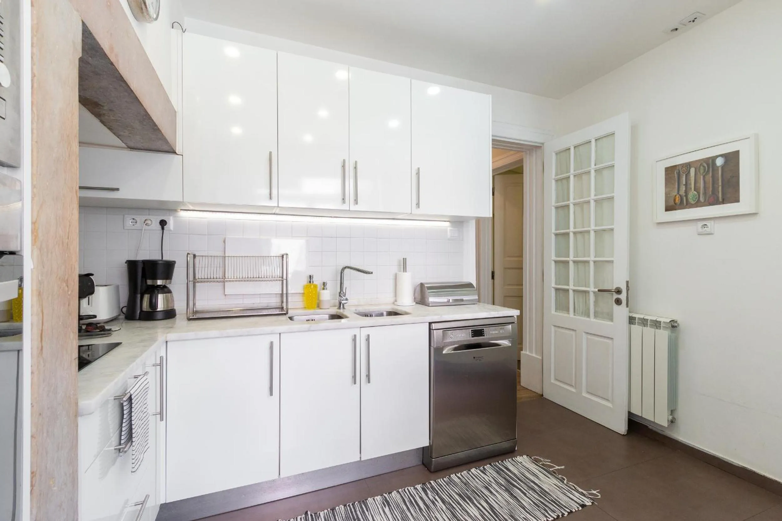 Bright City Center, 10m from subway, 6 rooms, up to 20 PPL