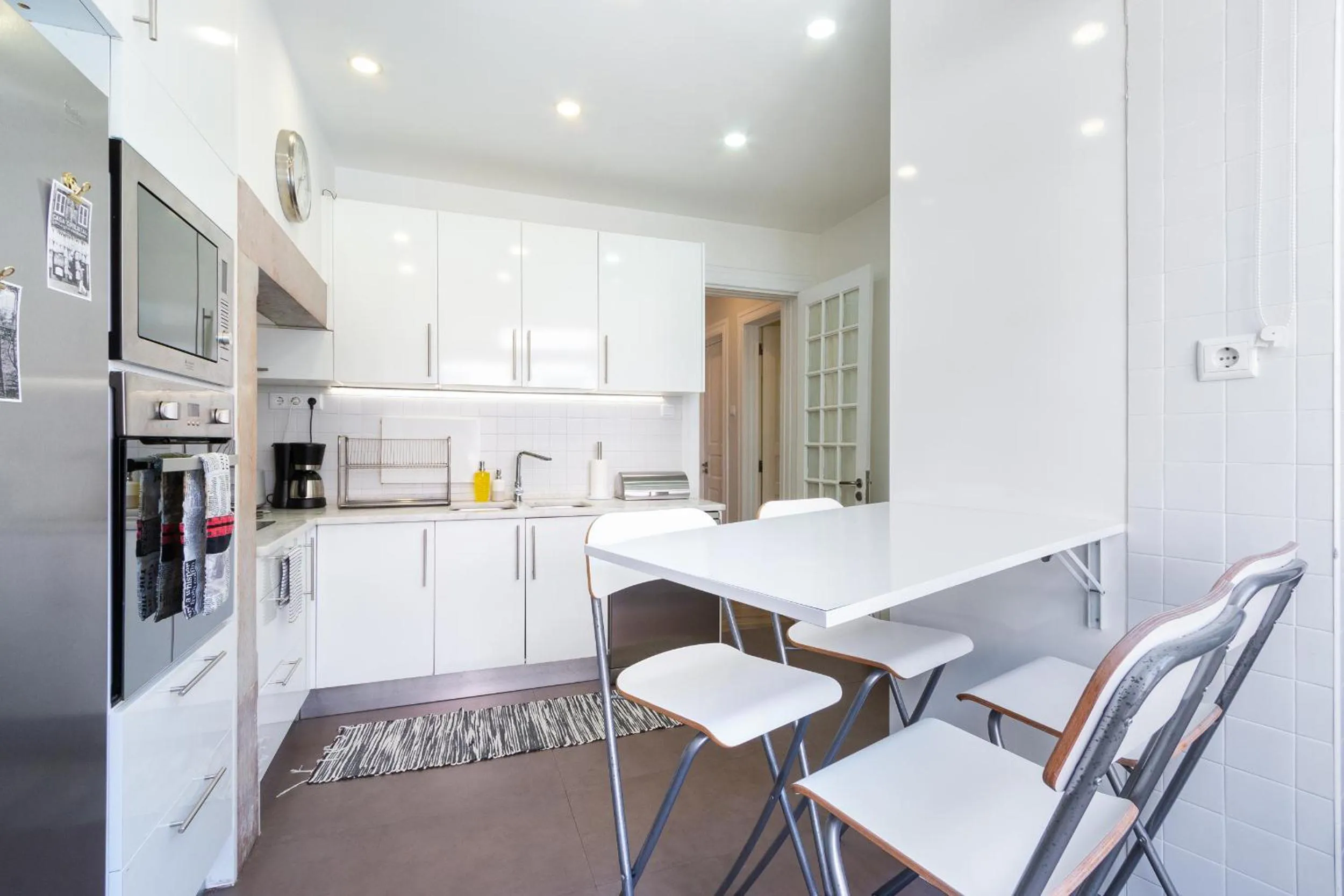 Kitchen or kitchenette in Bright City Center, 10m from subway, 6 rooms, up to 20 PPL