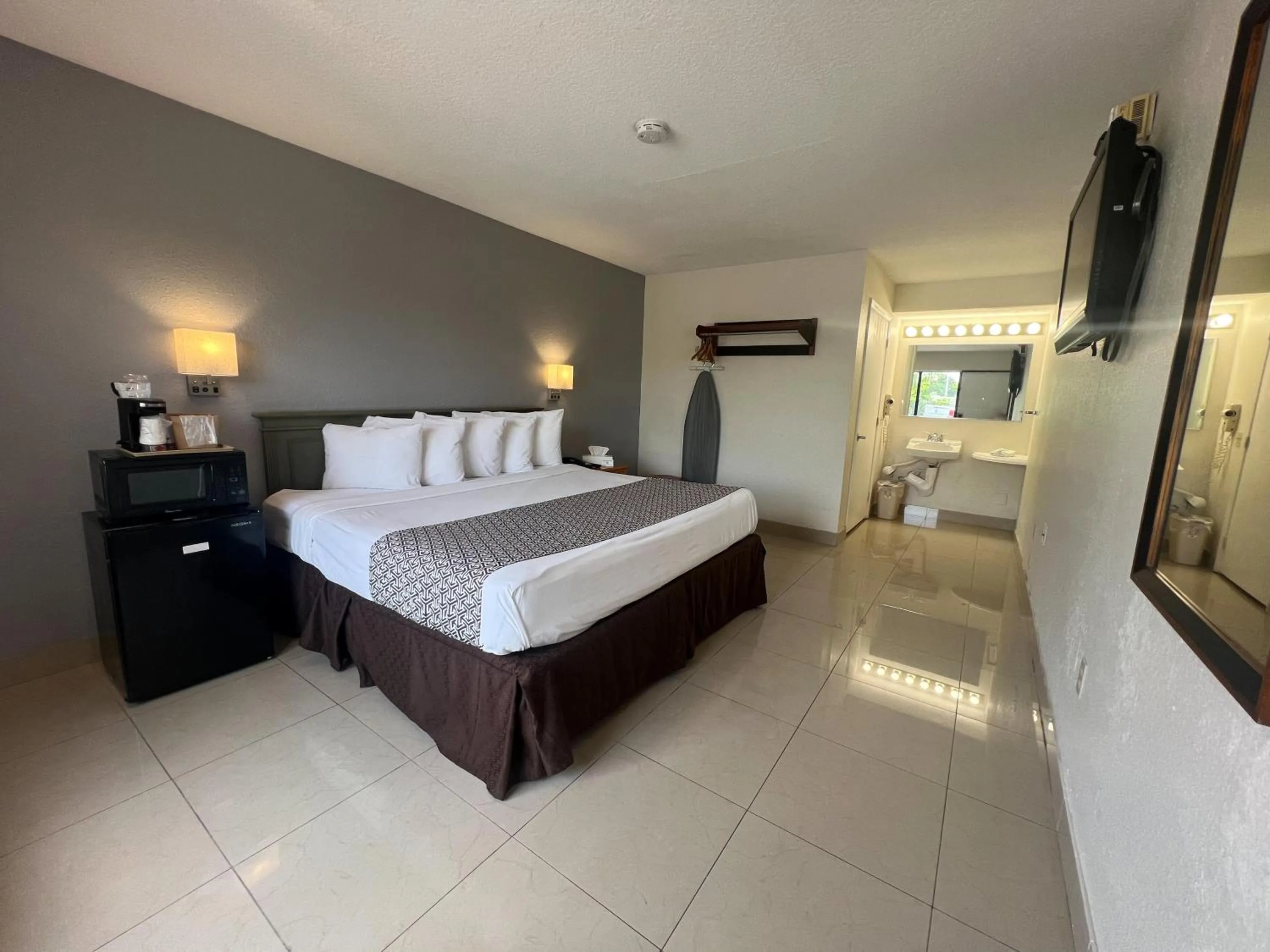 Bedroom, Bed in Garden Inn Homestead/Everglades/Gateway to Keys