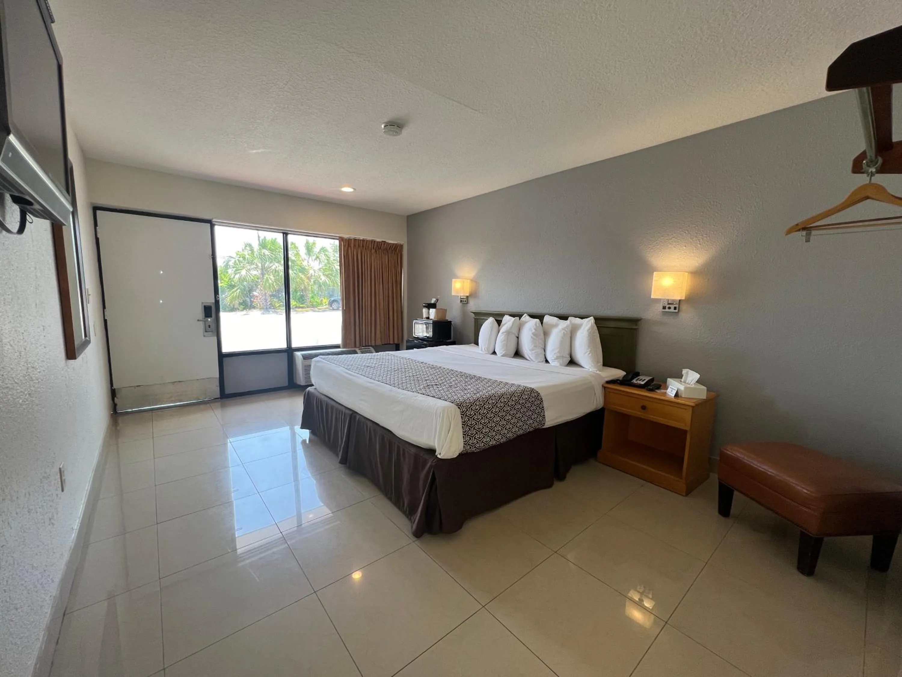 Bedroom, Bed in Garden Inn Homestead/Everglades/Gateway to Keys