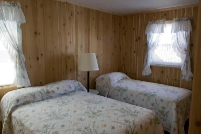 Photo of the whole room, Bed in Outer Banks Motel