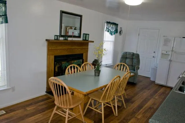 Dining area in Outer Banks Motel