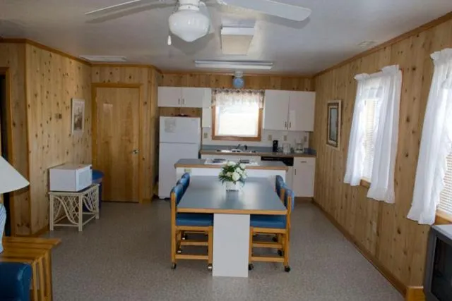 Kitchen or kitchenette in Outer Banks Motel