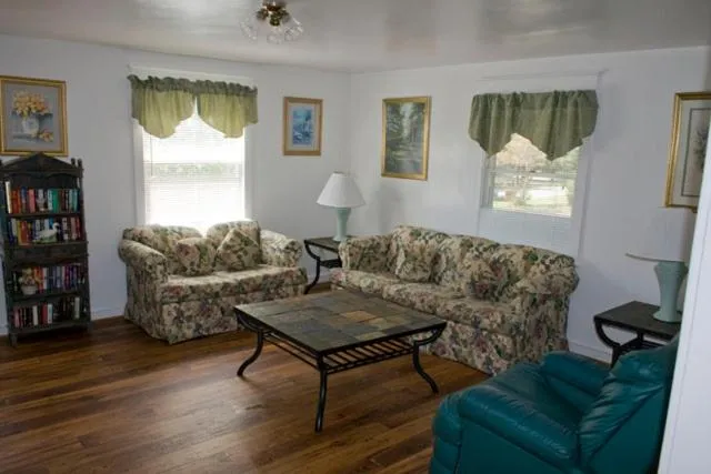 Living room in Outer Banks Motel