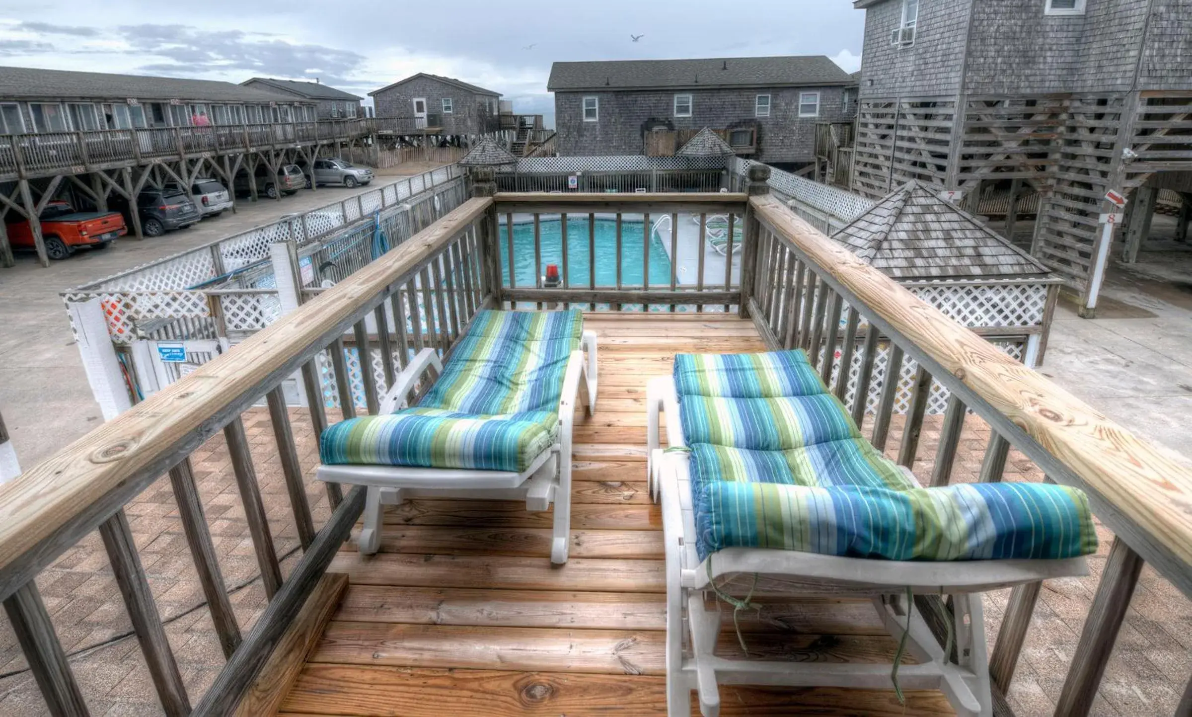 Junior Suite with Pool View in Outer Banks Motel Junior Suite with Pool View in Outer Banks Motel