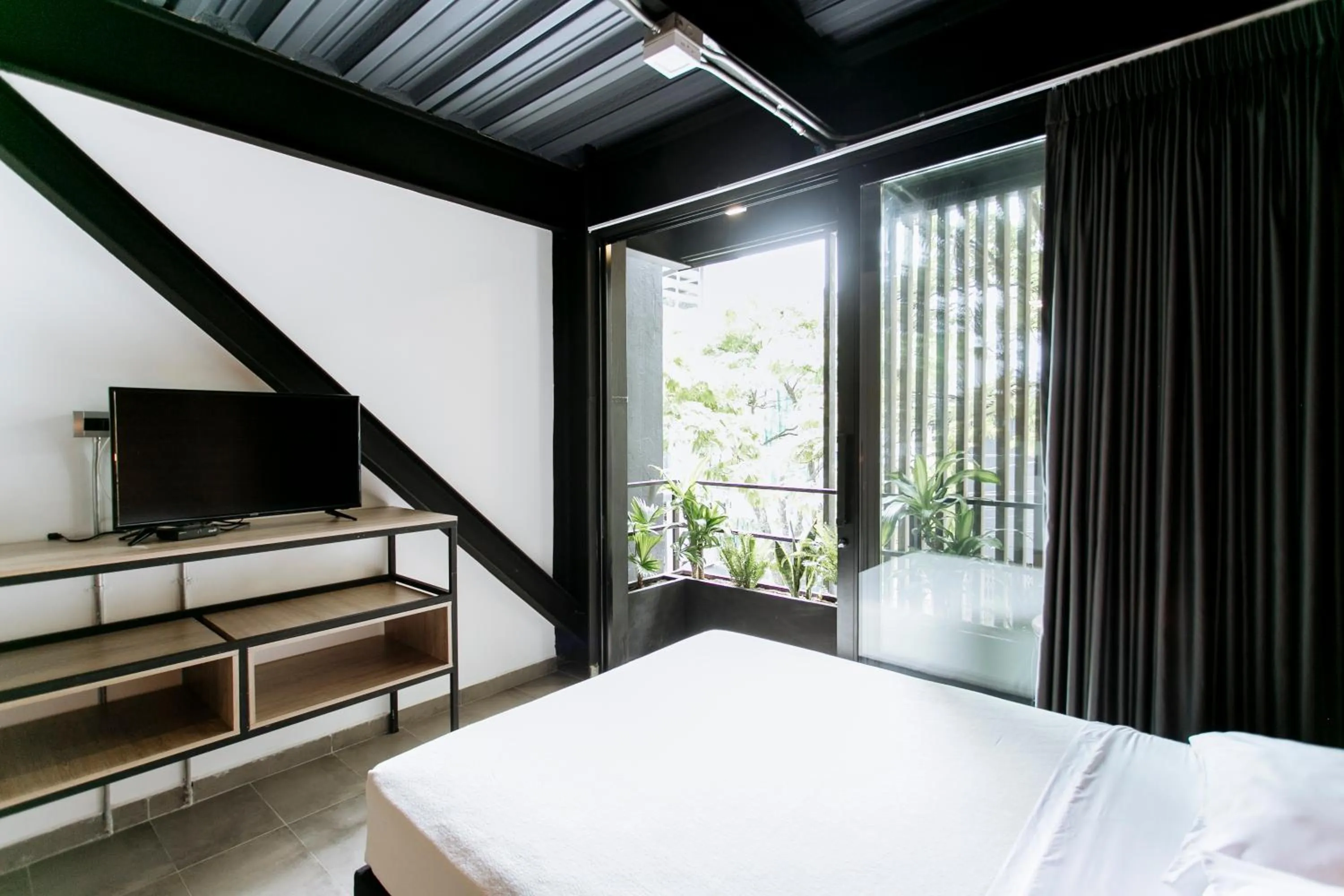 Communal lounge/ TV room, Bed in Soy Local Provenza