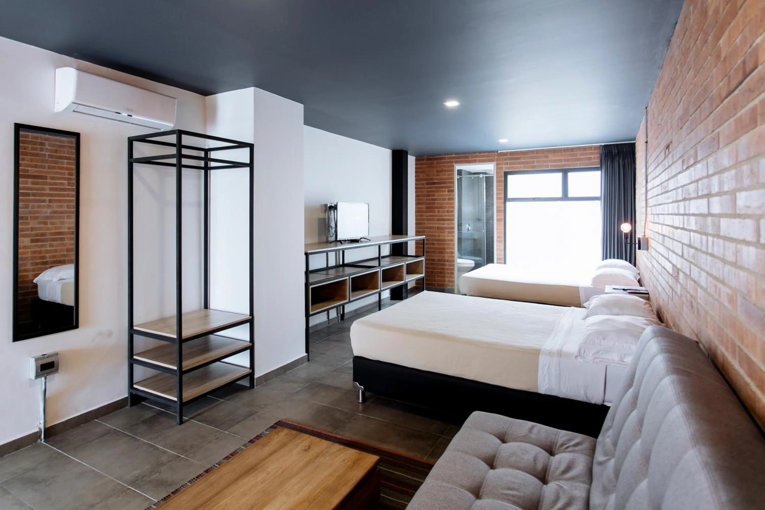 Photo of the whole room, Bed in Soy Local Provenza