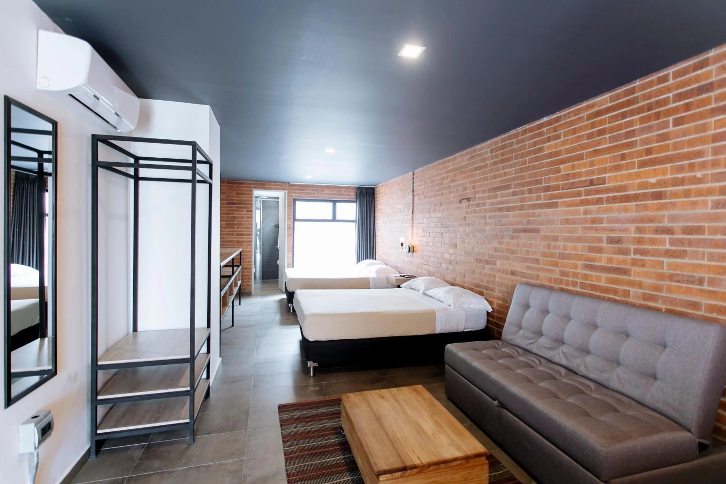 Photo of the whole room, Bed in Soy Local Provenza