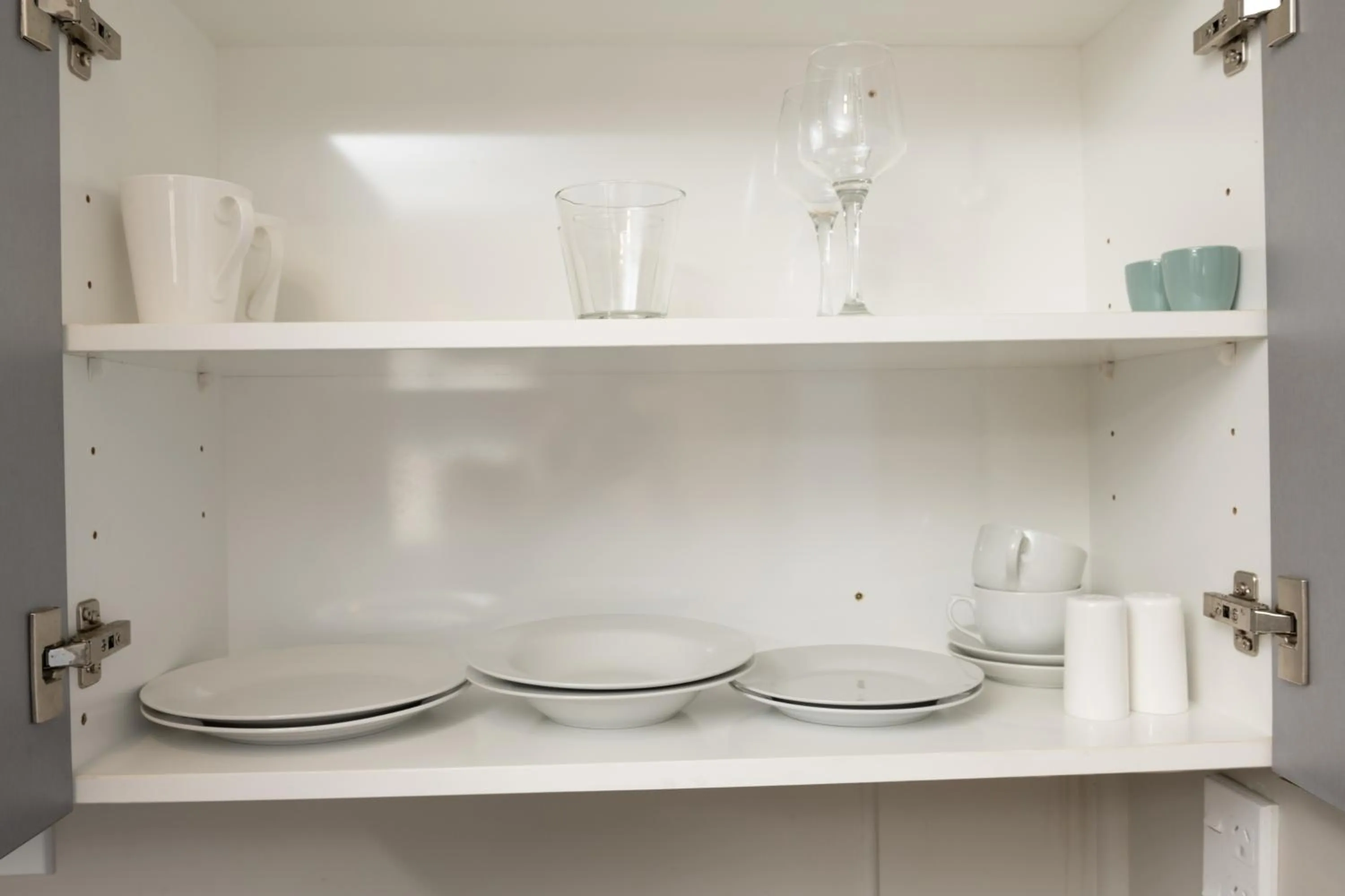 Kitchen or kitchenette in Grove Park Motor Lodge