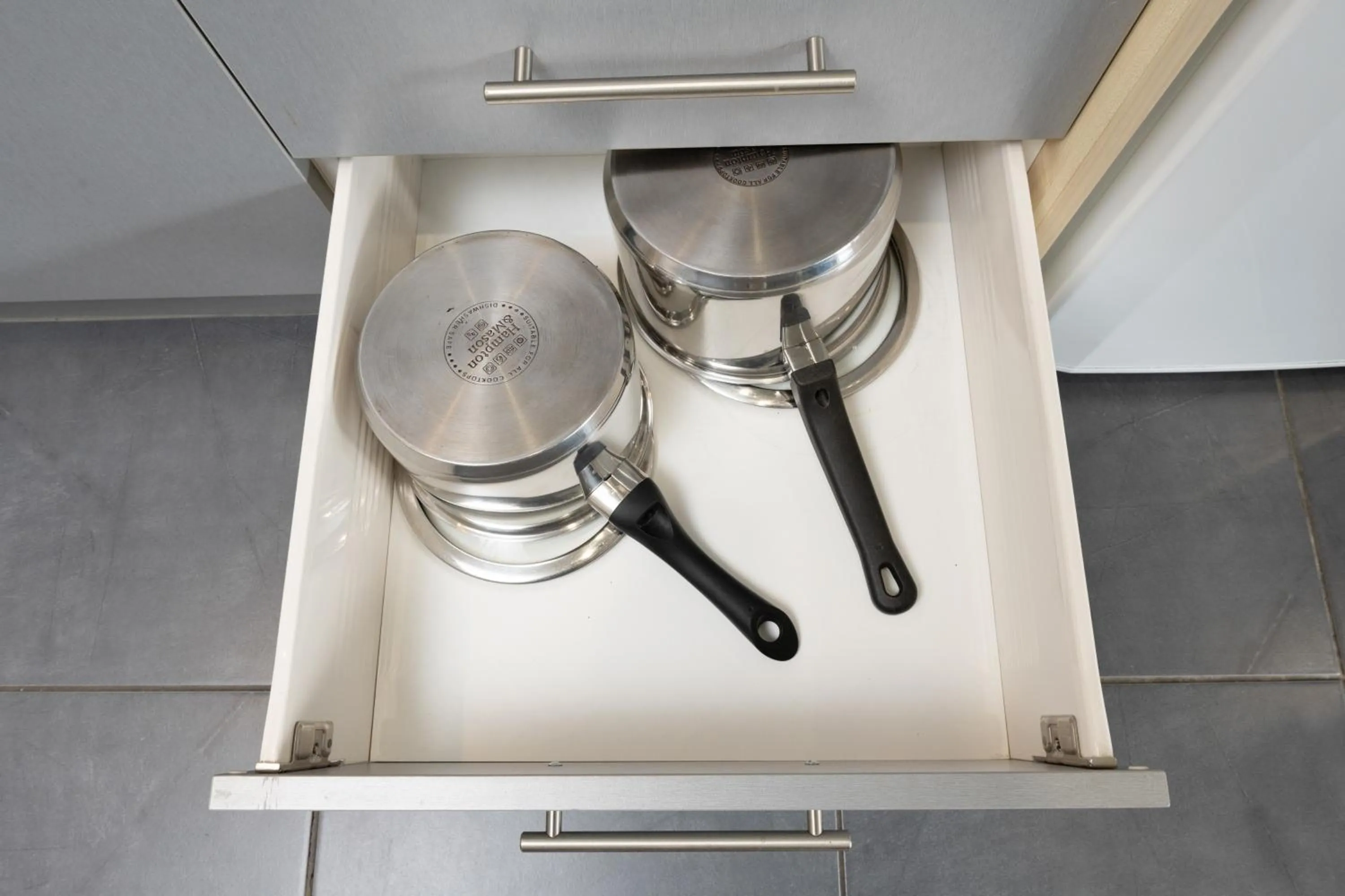 kitchen in Grove Park Motor Lodge