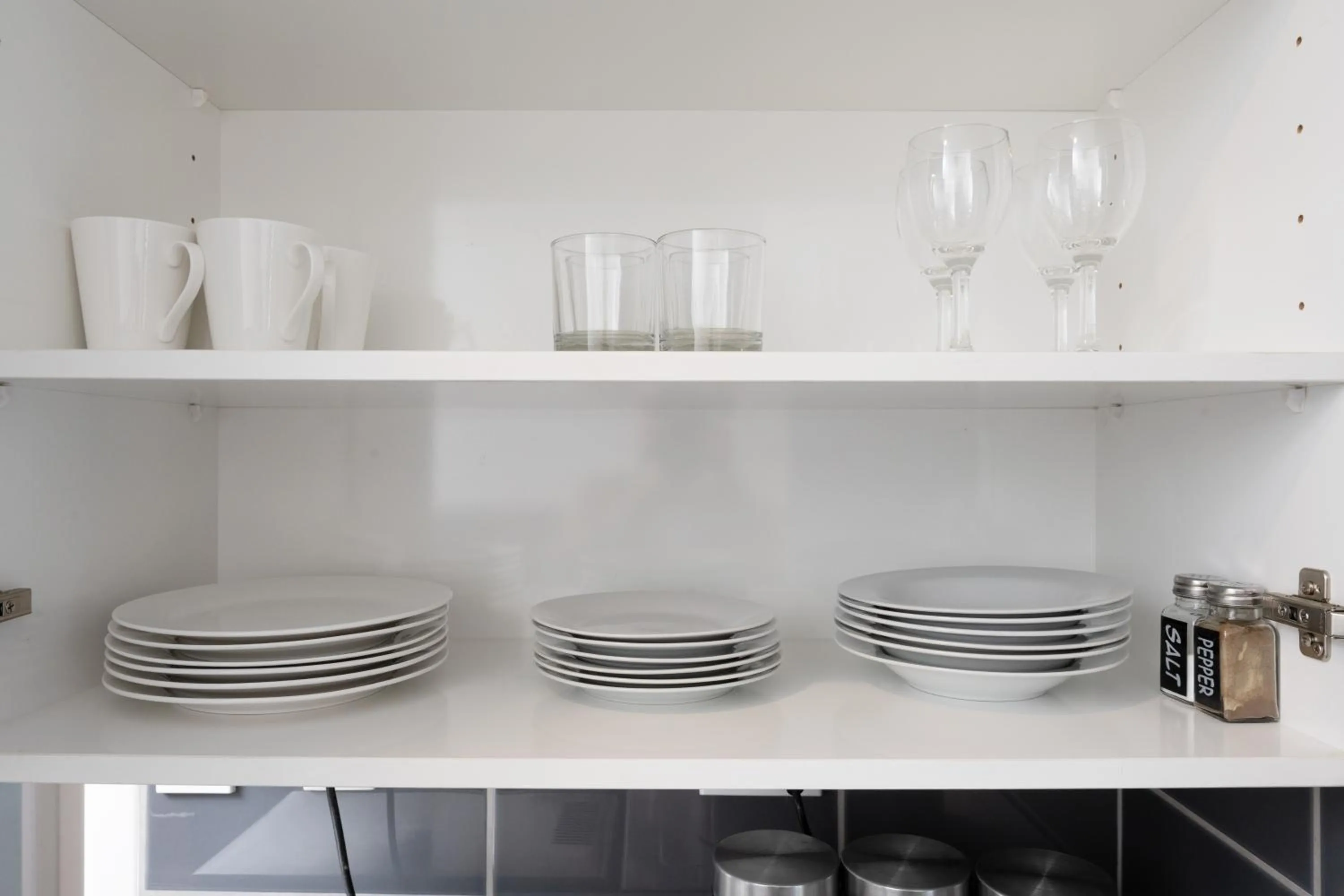 kitchen in Grove Park Motor Lodge