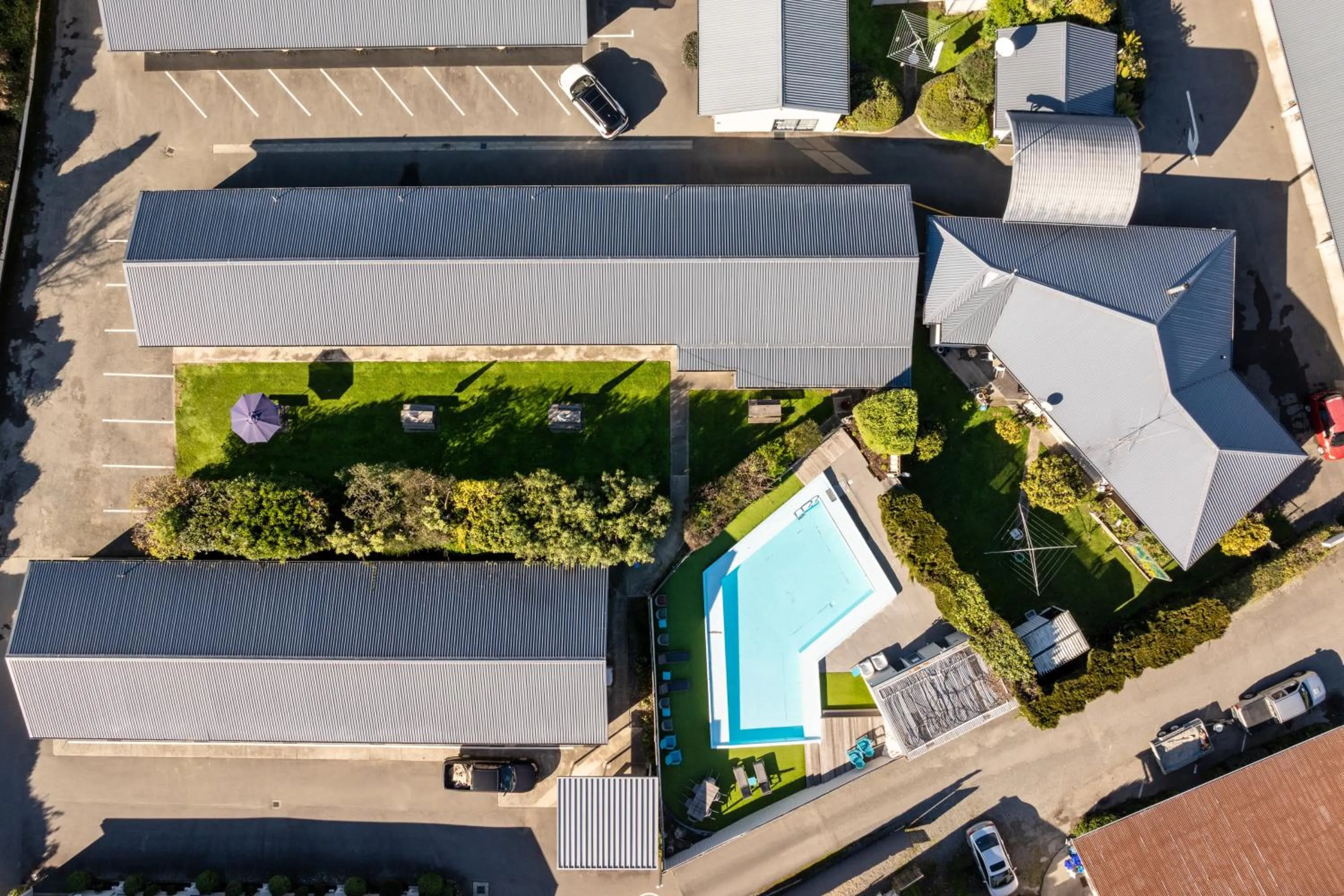 Pool view in Grove Park Motor Lodge