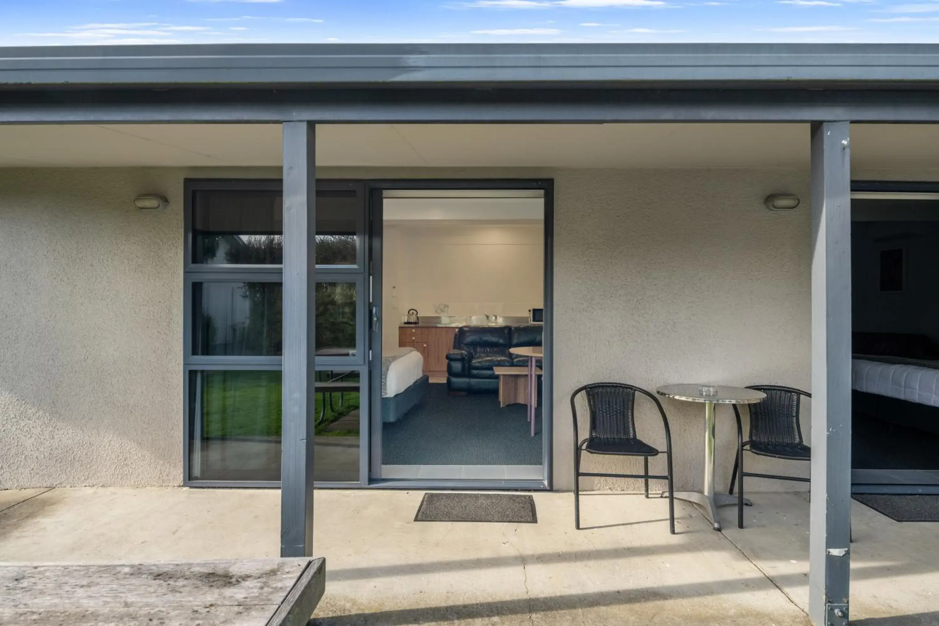 Studio Access Units in Grove Park Motor Lodge Studio Access Units in Grove Park Motor Lodge