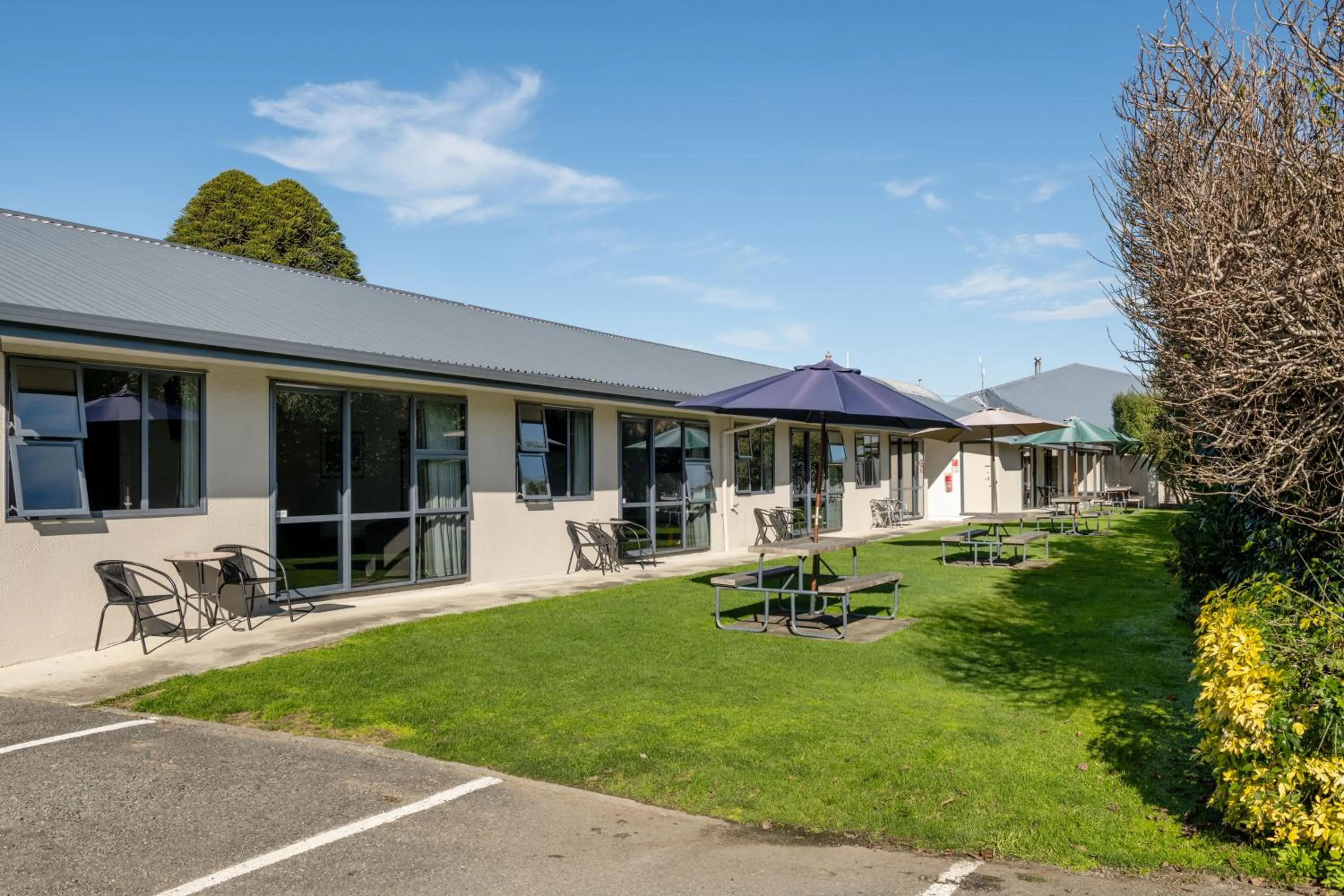 Property building in Grove Park Motor Lodge