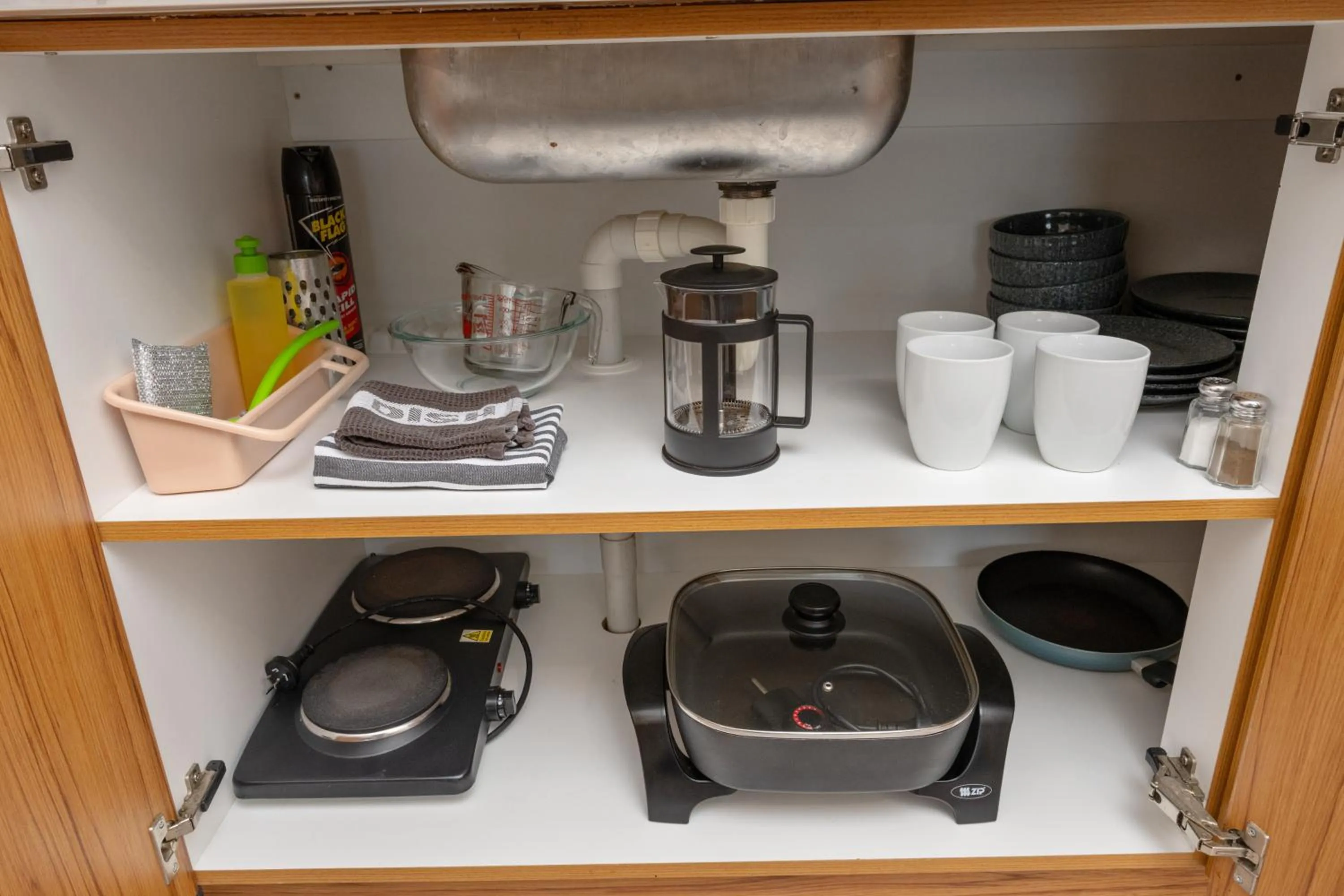 kitchen in Grove Park Motor Lodge