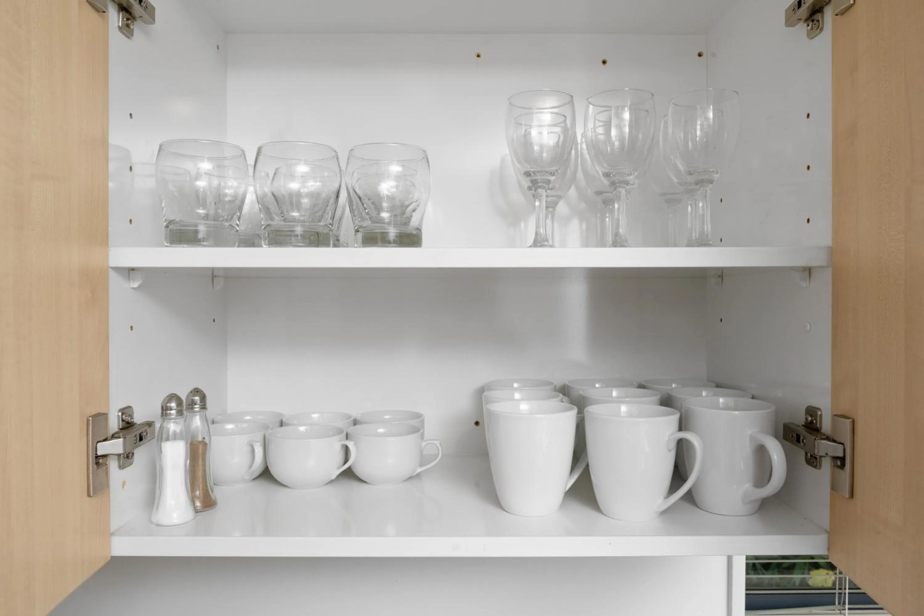 Kitchen or kitchenette in Grove Park Motor Lodge