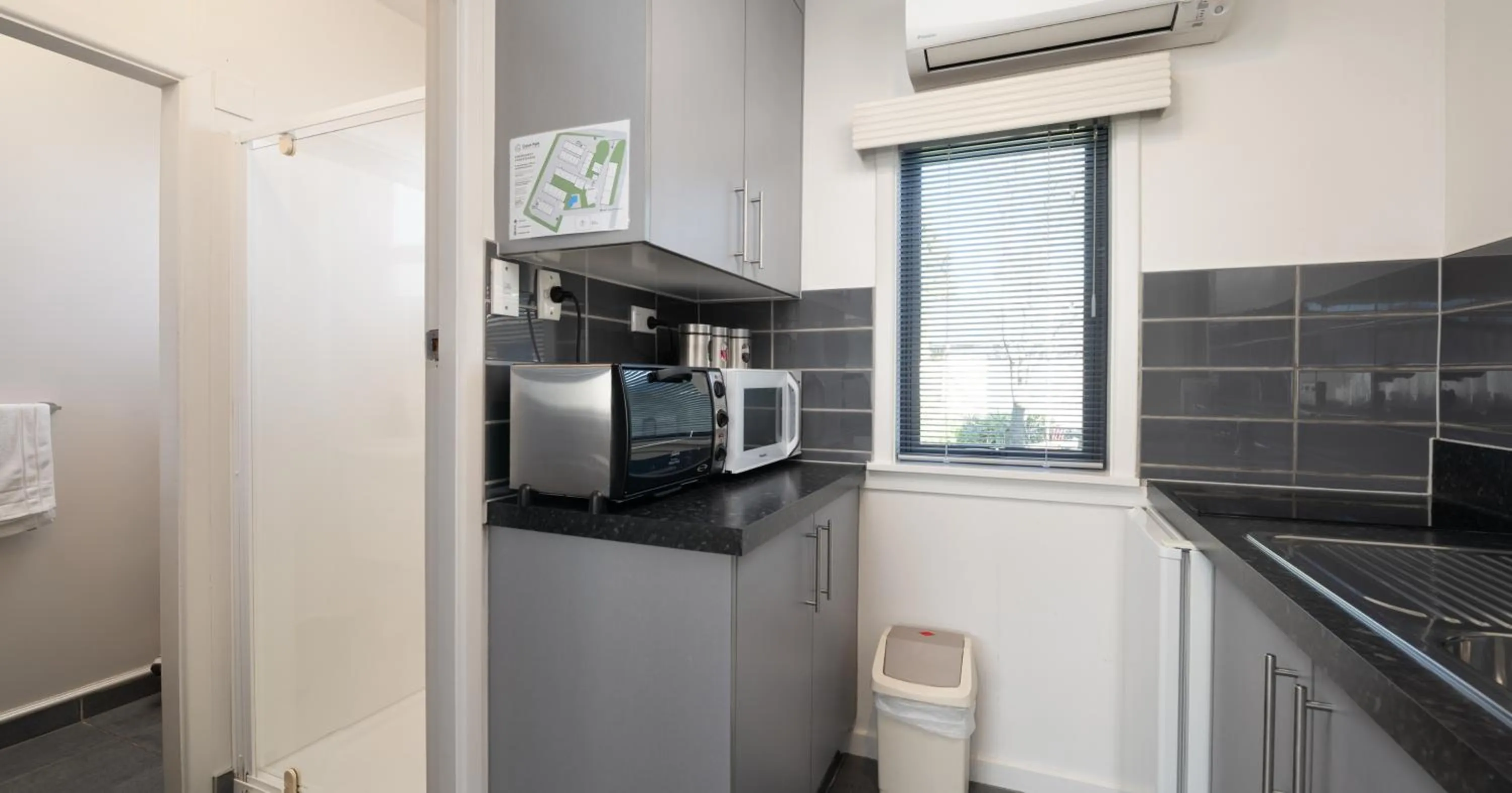 kitchen in Grove Park Motor Lodge