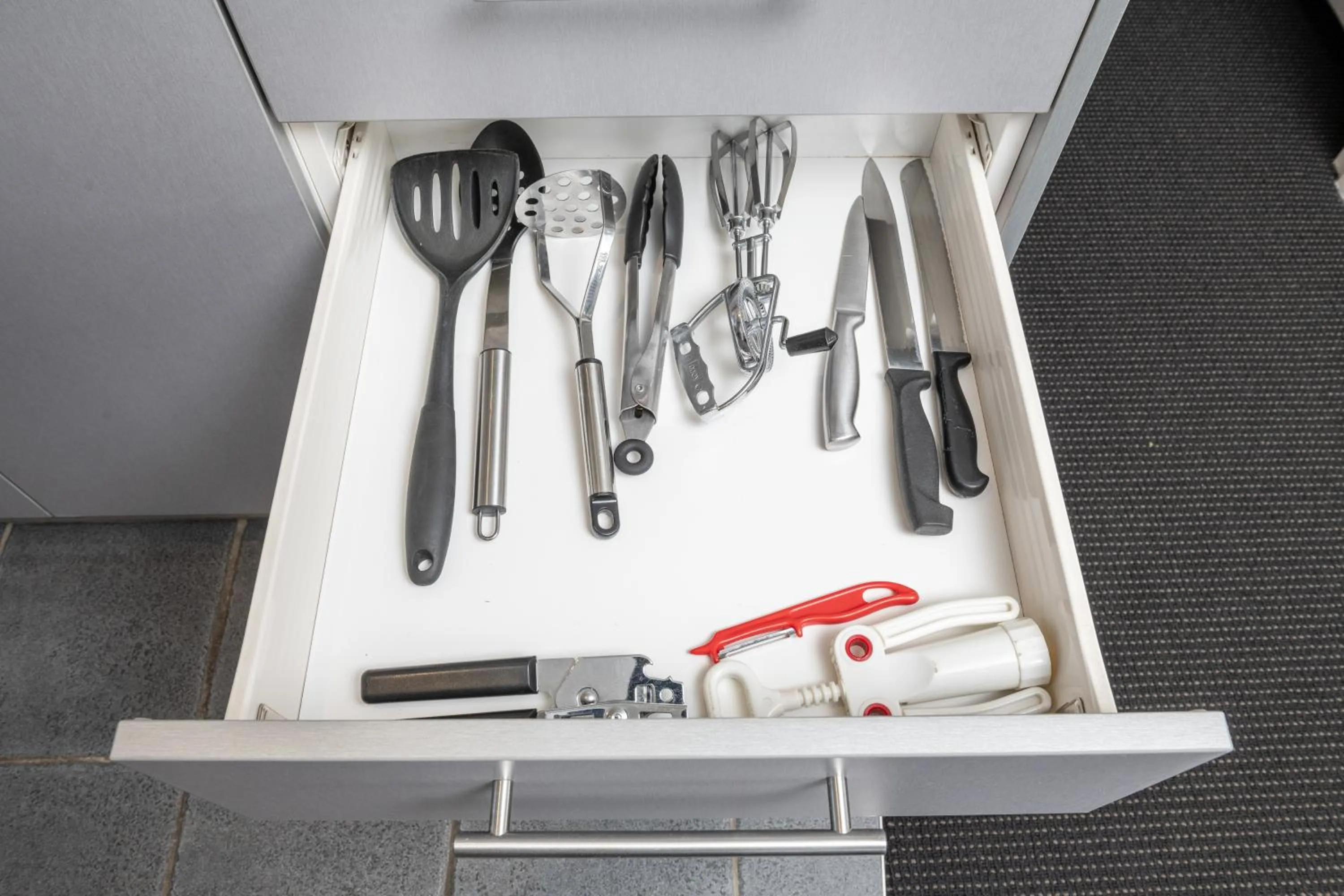 kitchen in Grove Park Motor Lodge