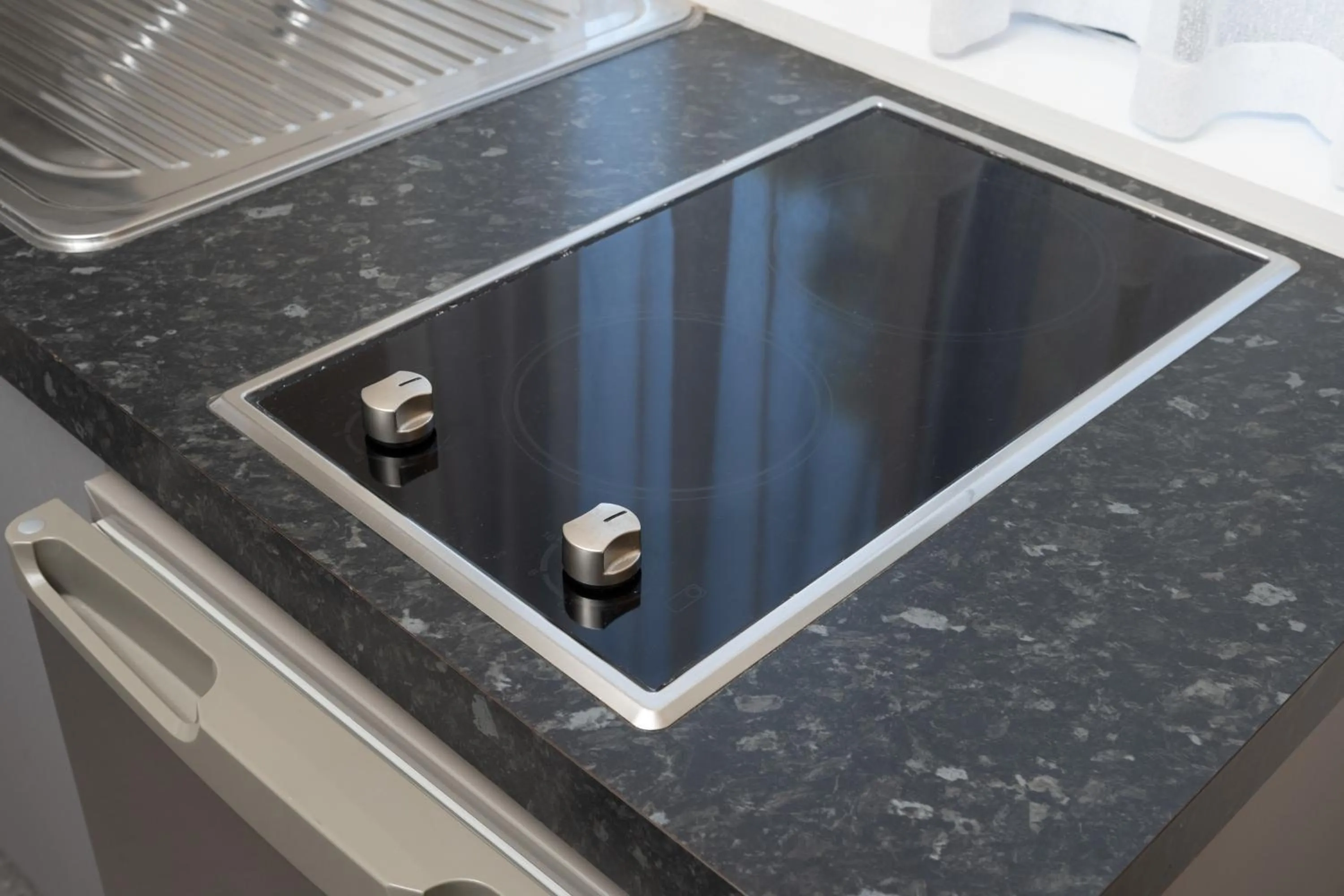 Kitchen or kitchenette in Grove Park Motor Lodge