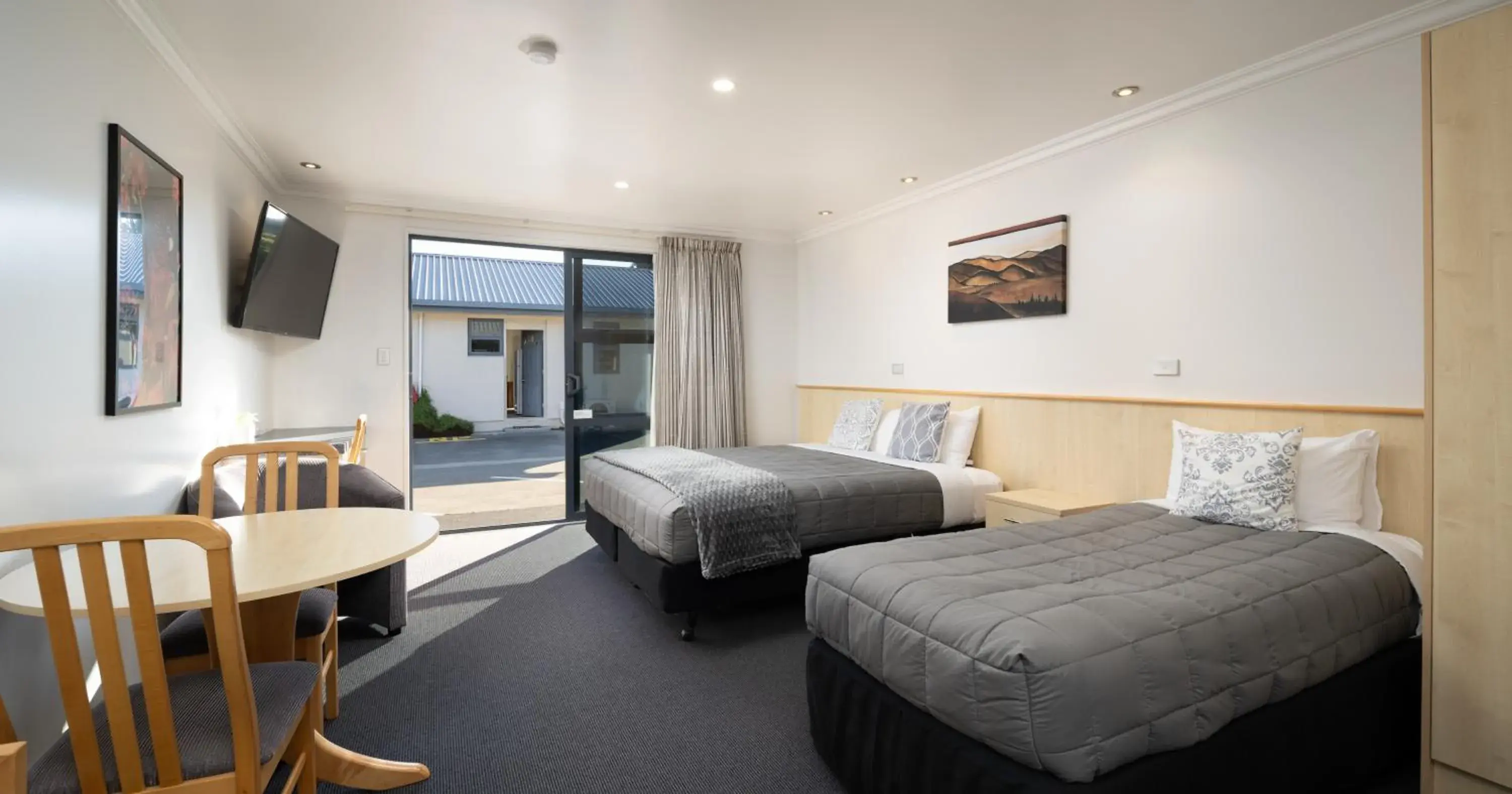 Superior Studio (3 Adults) in Grove Park Motor Lodge Superior Studio (3 Adults) in Grove Park Motor Lodge