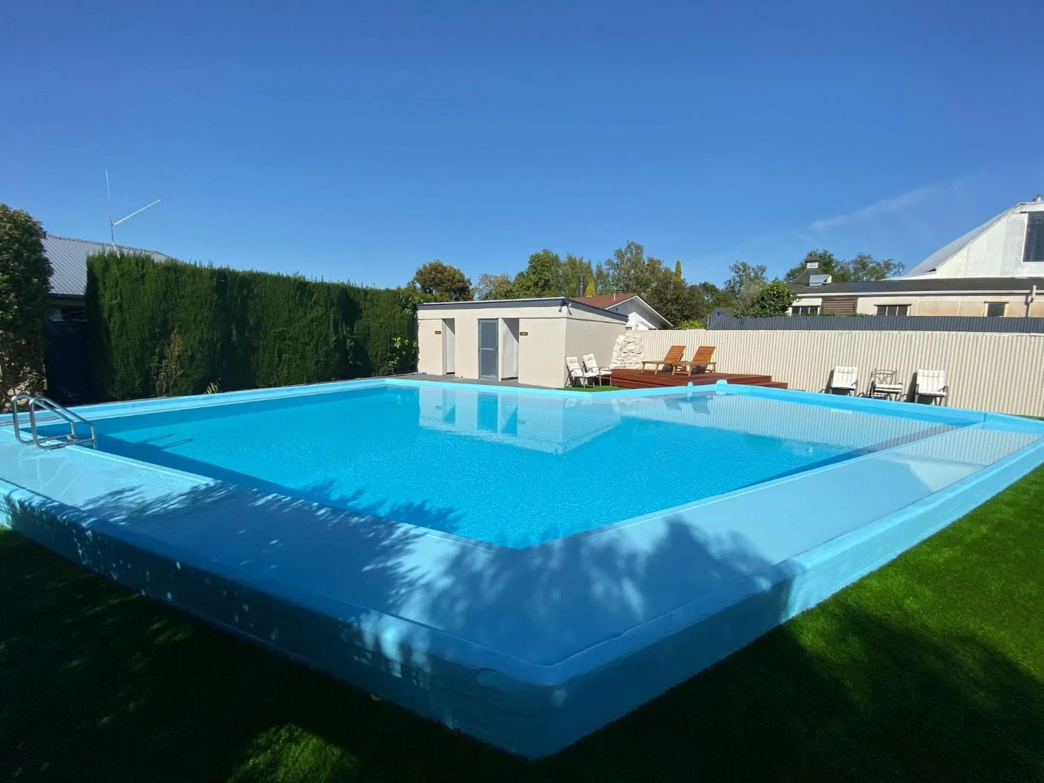 Pool view in Grove Park Motor Lodge