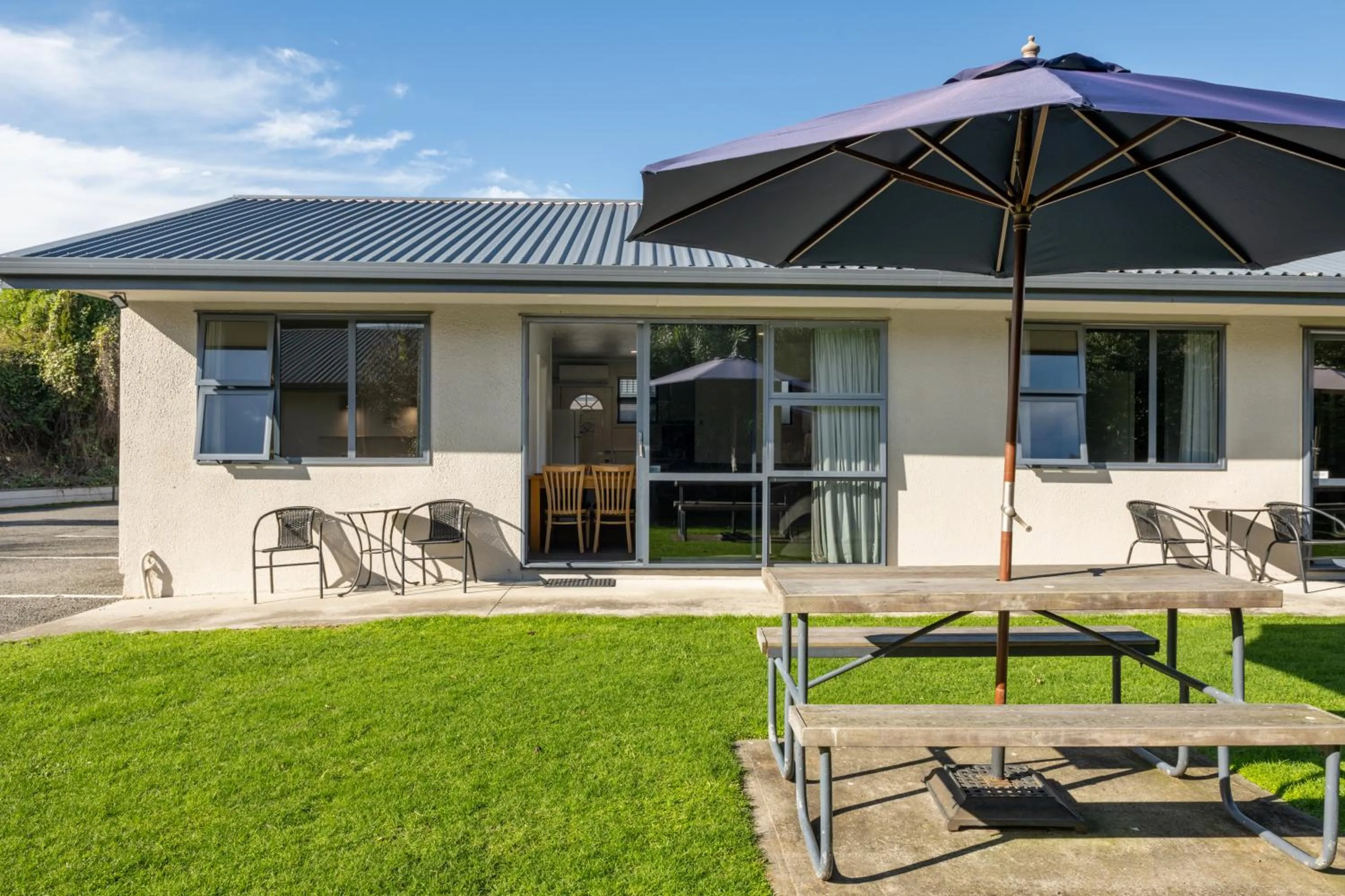 Patio in Grove Park Motor Lodge