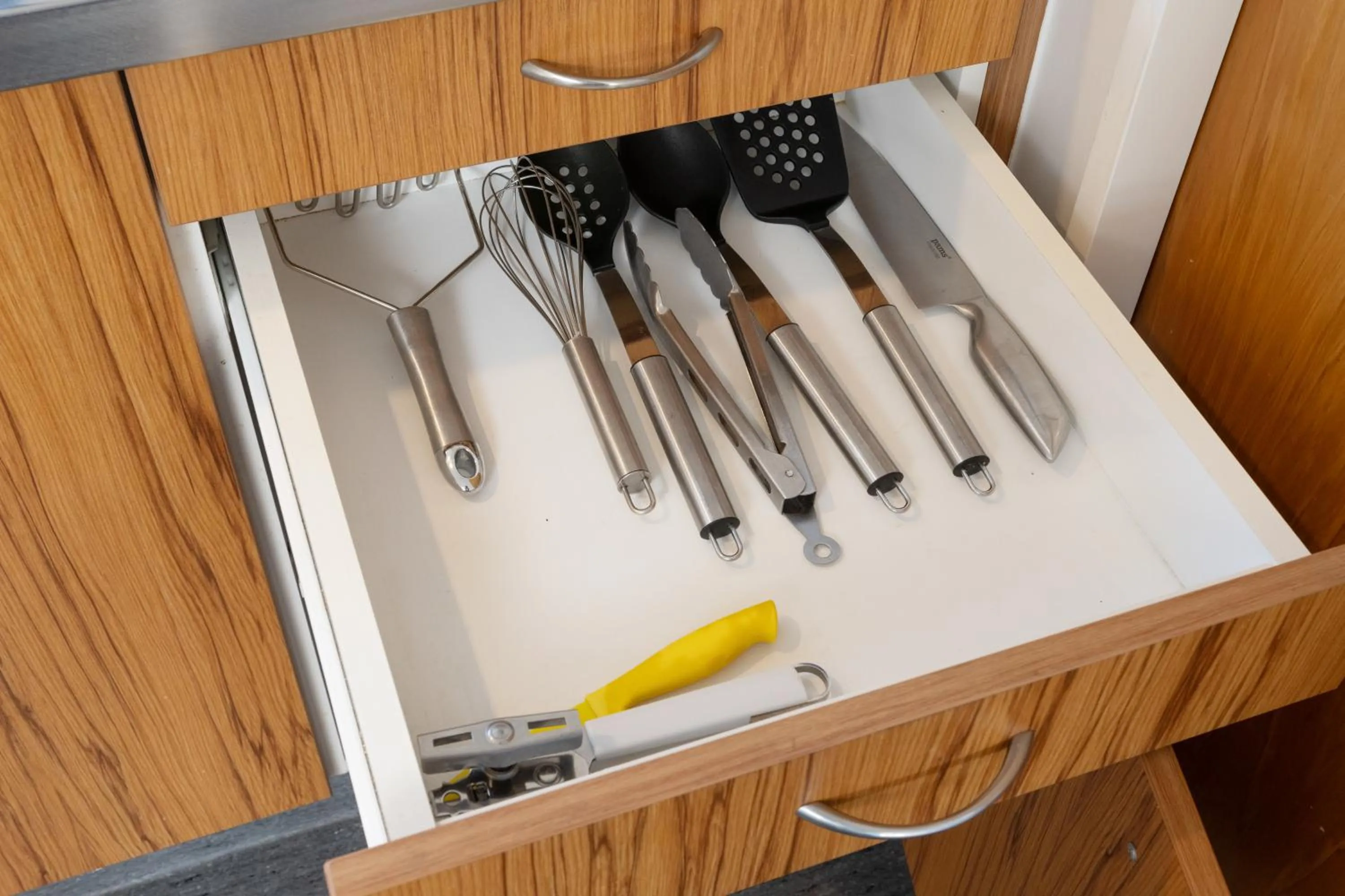 kitchen in Grove Park Motor Lodge