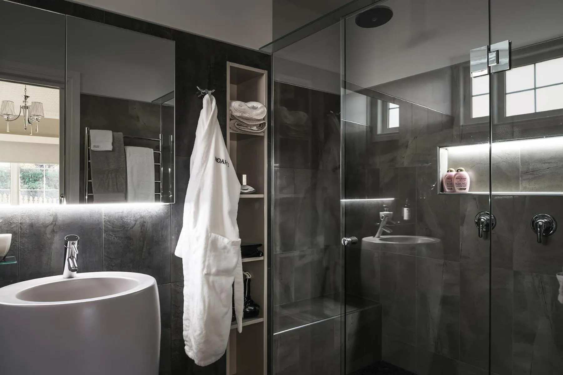 Noah's Stanley Luxury Bed and Breakfast