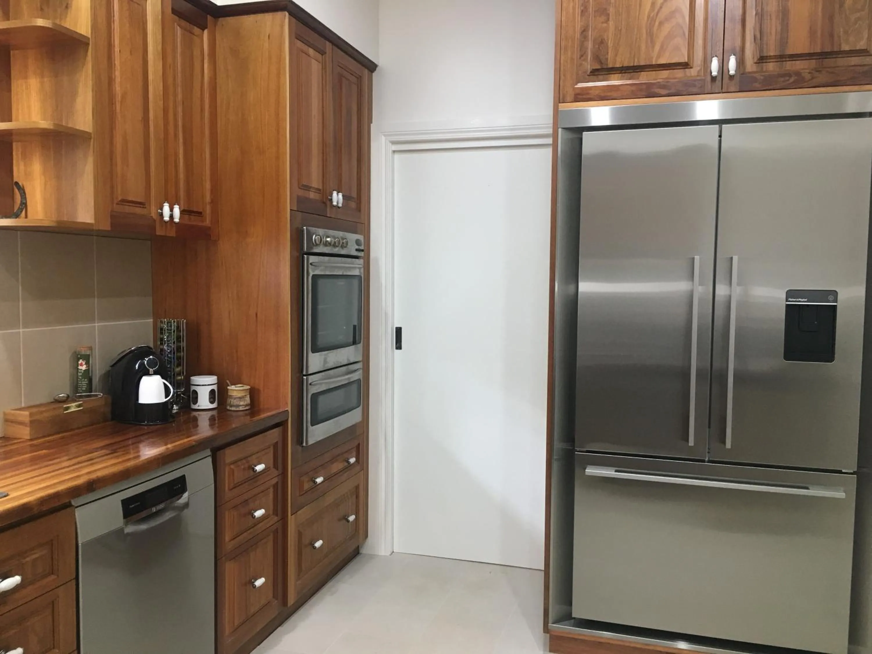 Communal kitchen in Noah's Stanley Luxury Bed and Breakfast