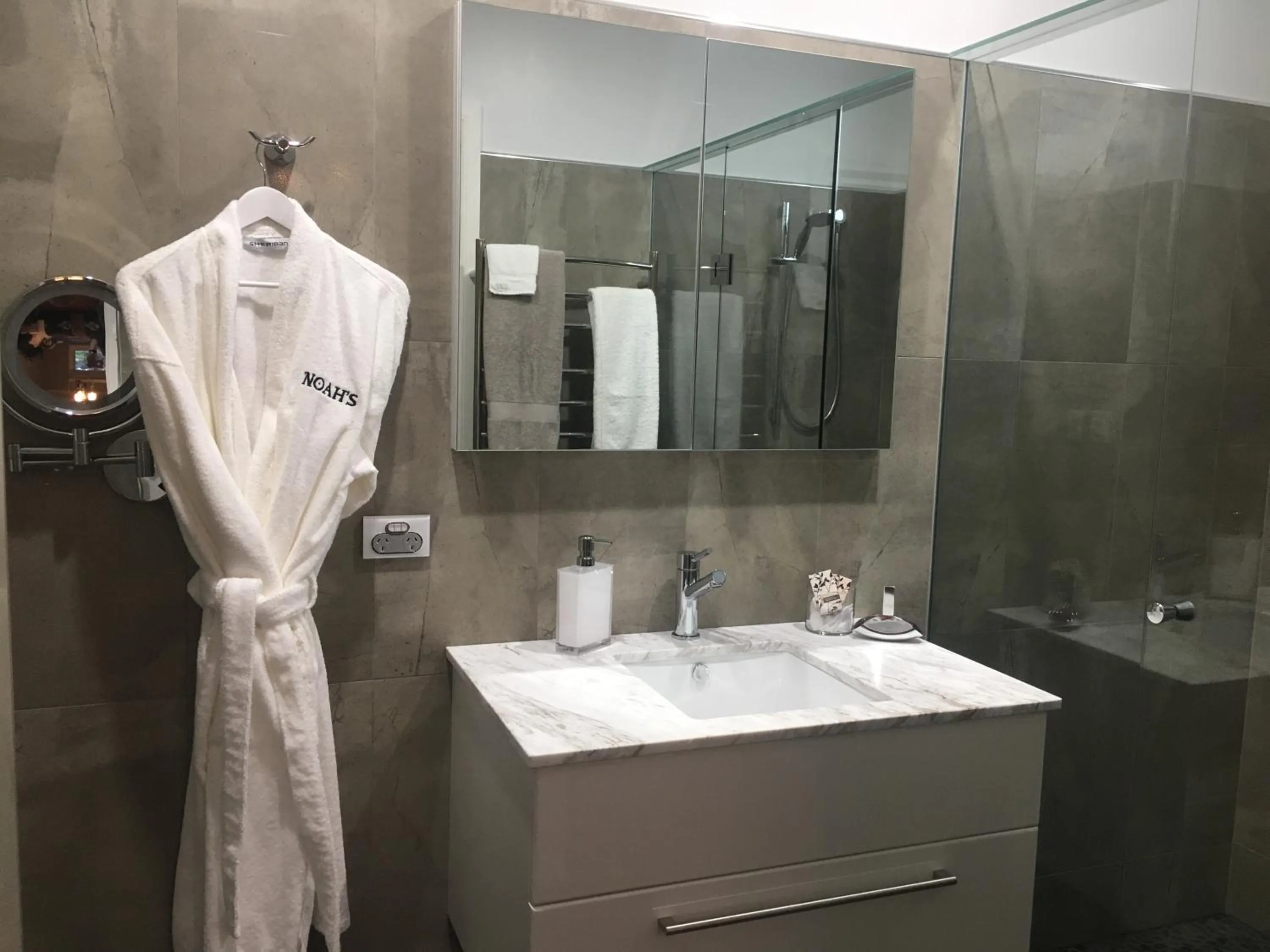 Bathroom in Noah's Stanley Luxury Bed and Breakfast