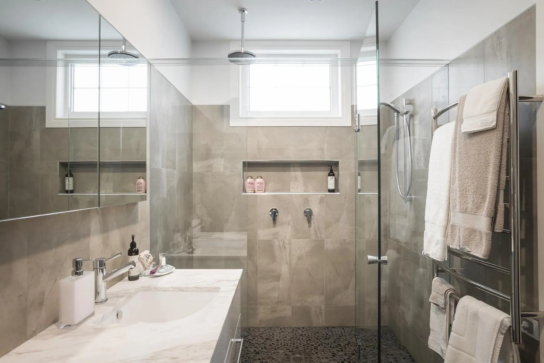 Bathroom in Noah's Stanley Luxury Bed and Breakfast