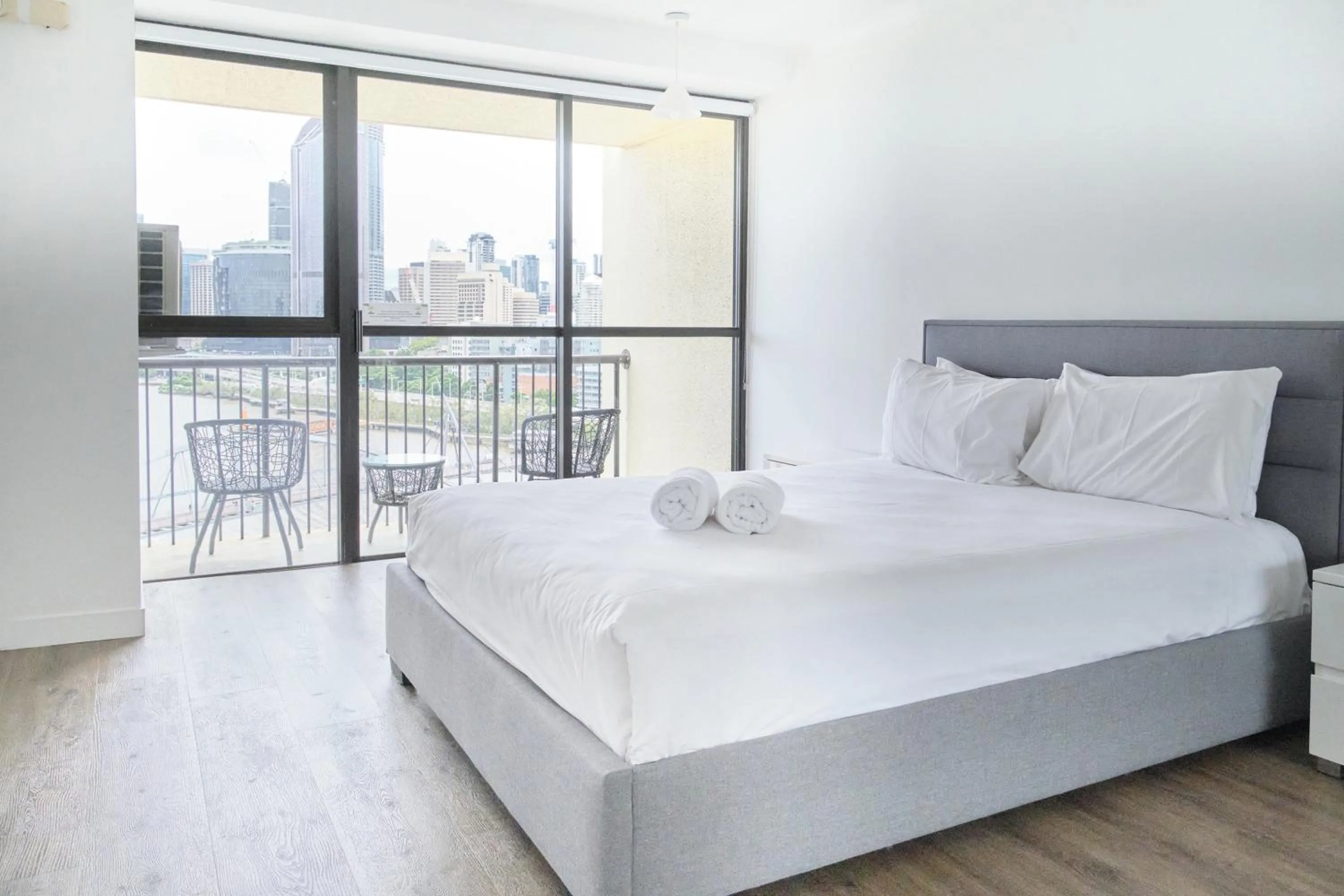 View (from property/room), Bed in River Plaza Apartments Brisbane Southbank