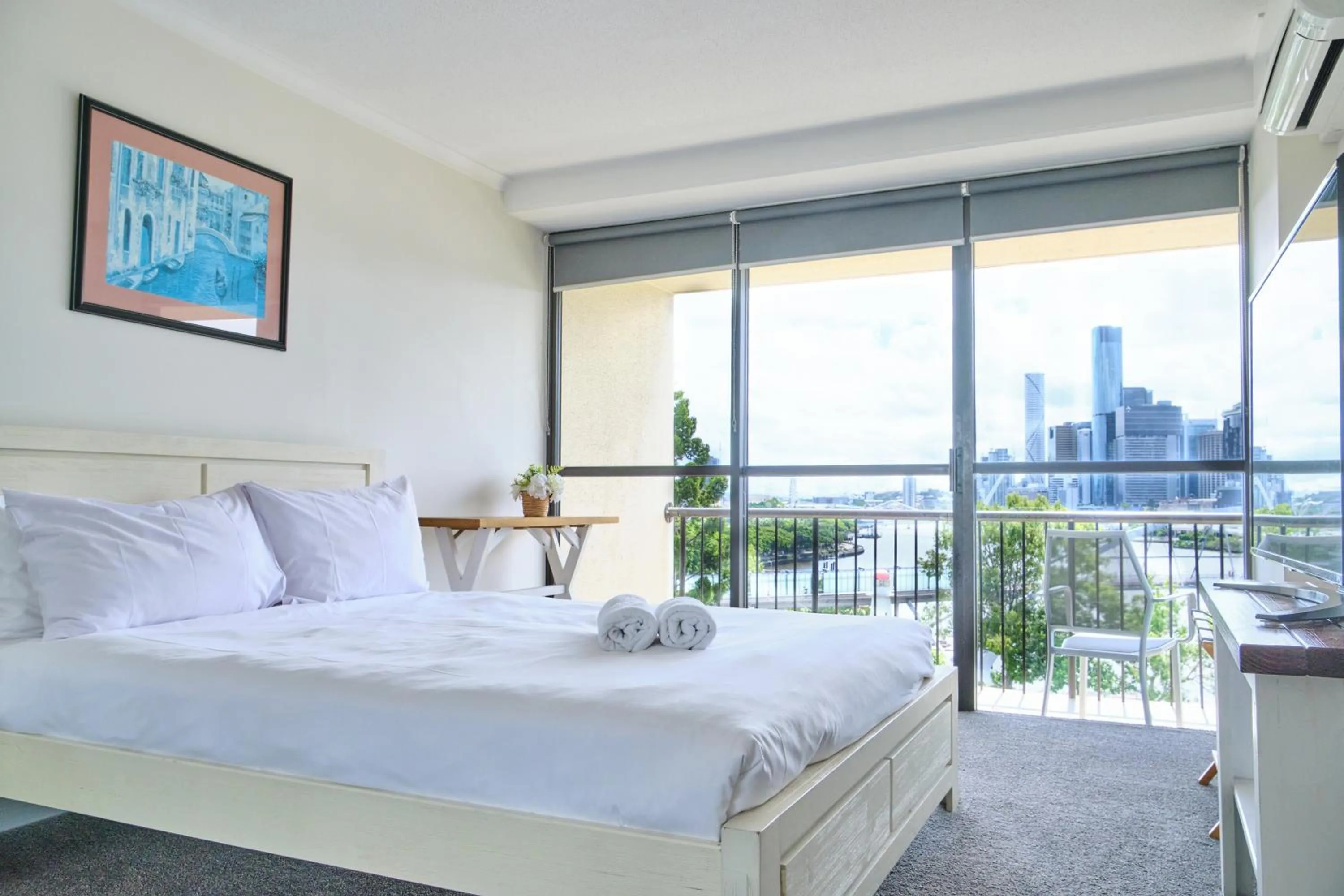 View (from property/room), Bed in River Plaza Apartments Brisbane Southbank