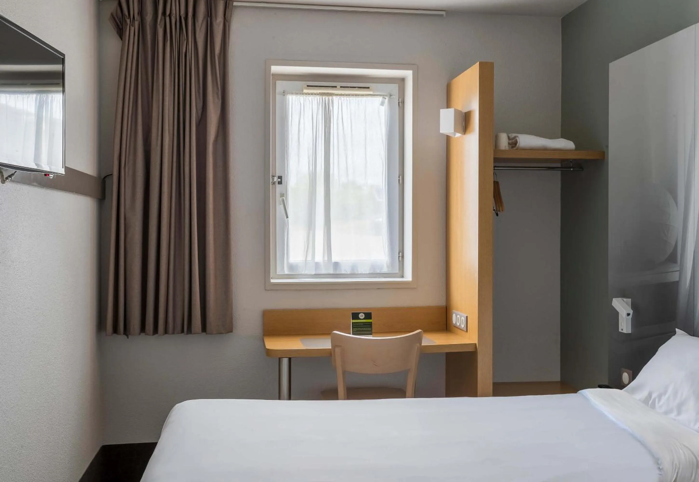 Bedroom, Bed in B&B HOTEL Troyes Saint-Parres-aux-Tertres