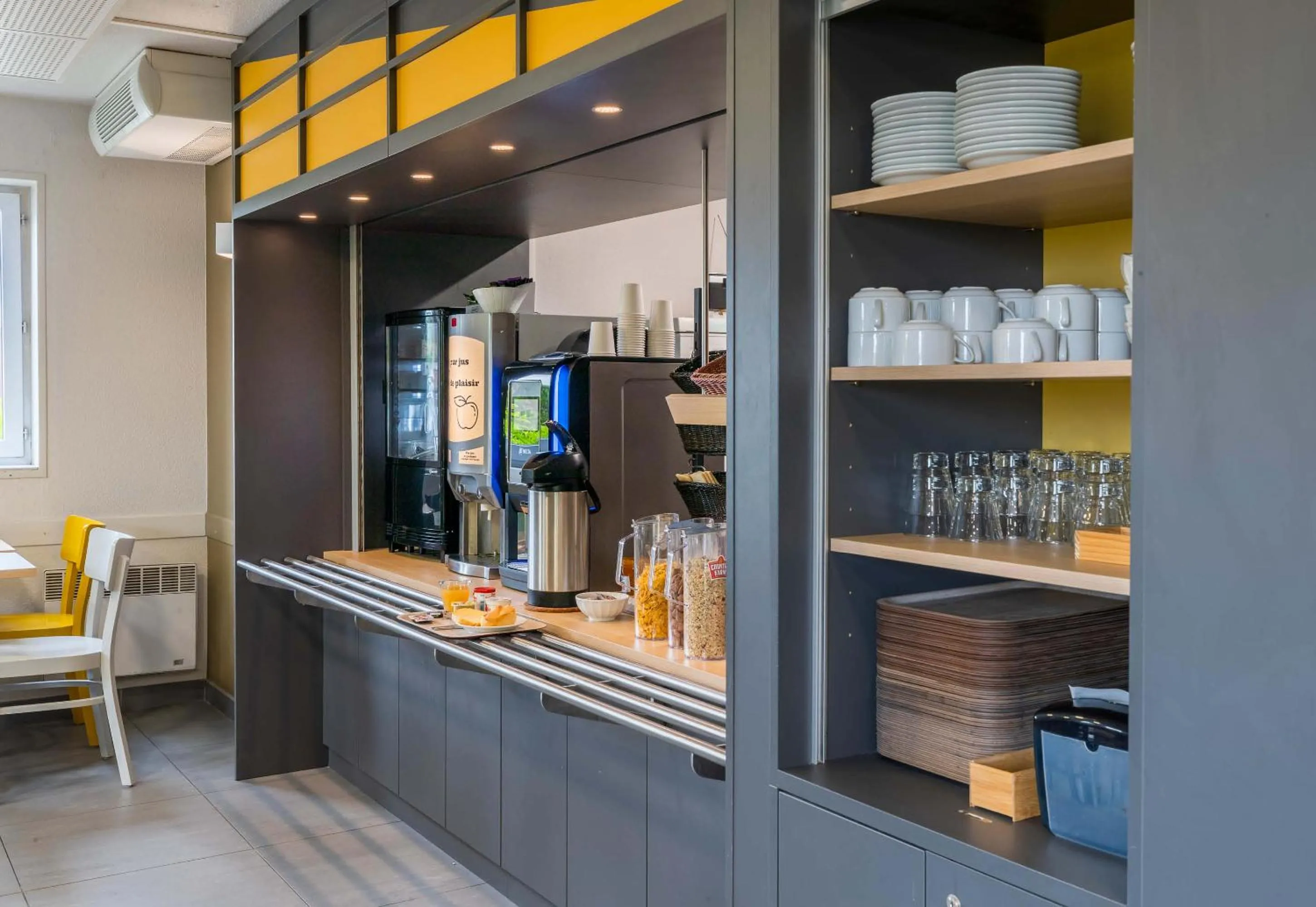 Buffet breakfast in B&B HOTEL Troyes Saint-Parres-aux-Tertres