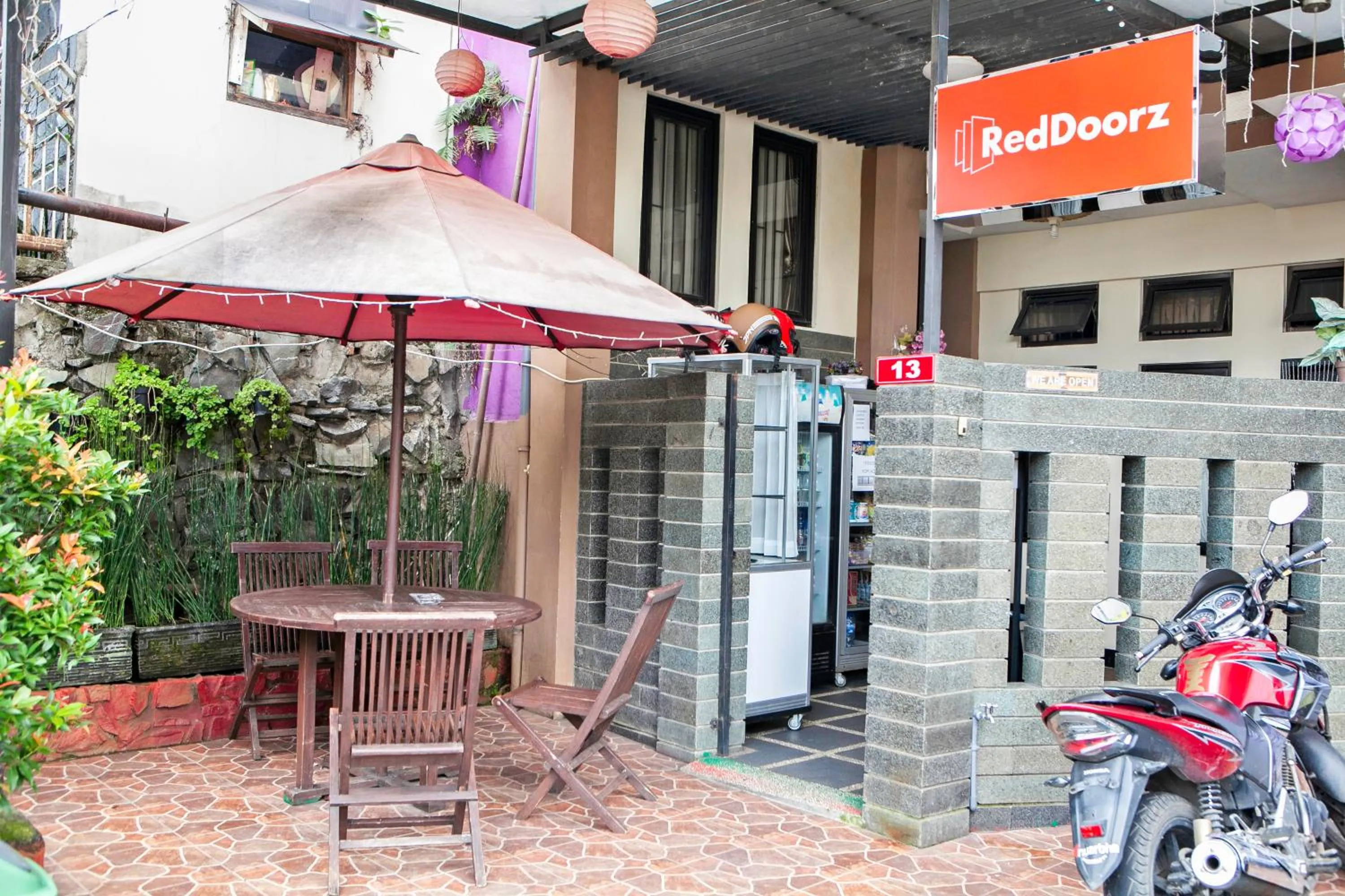 Property logo or sign in RedDoorz Plus near Isola UPI