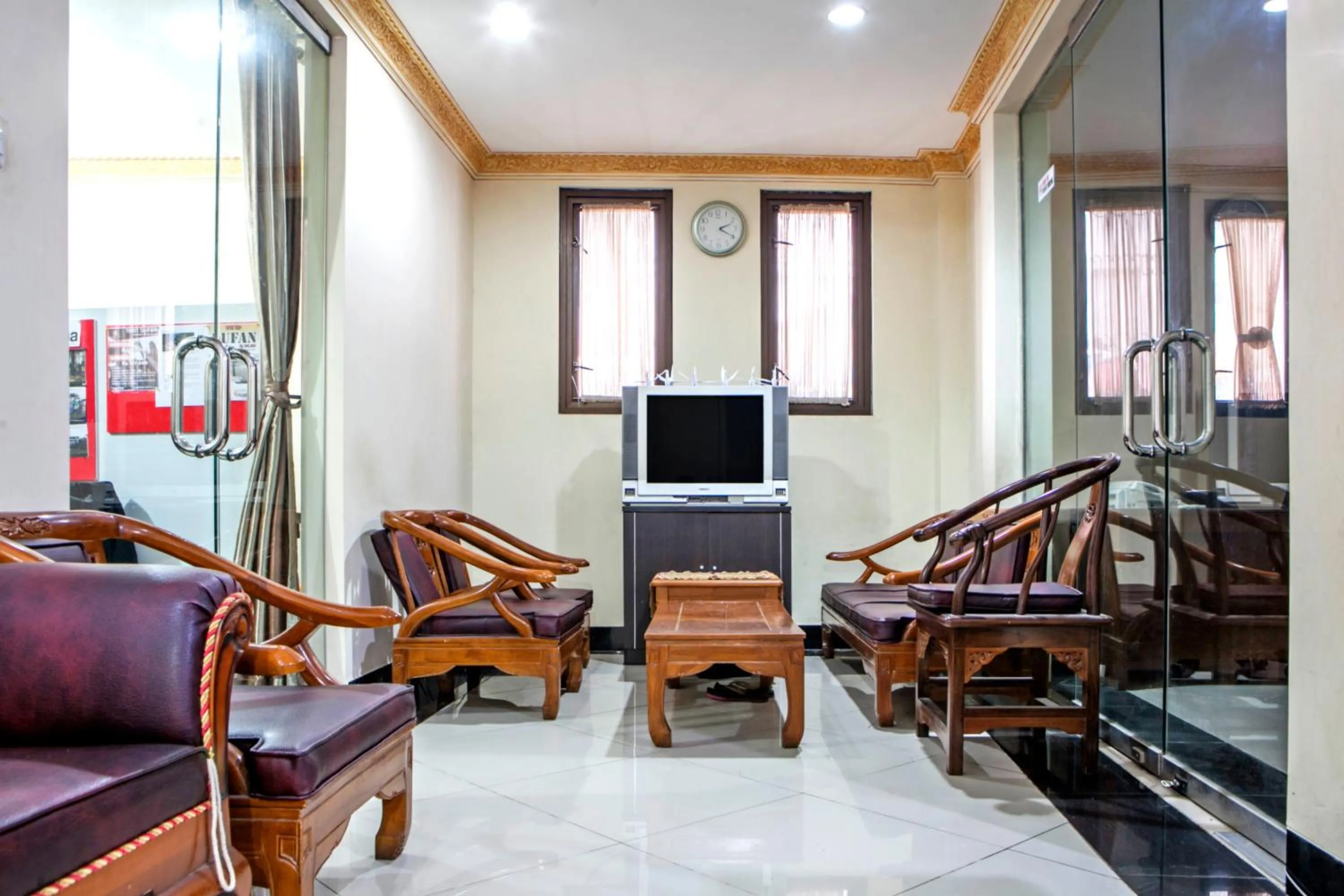 Area and facilities in RedDoorz Plus near Isola UPI