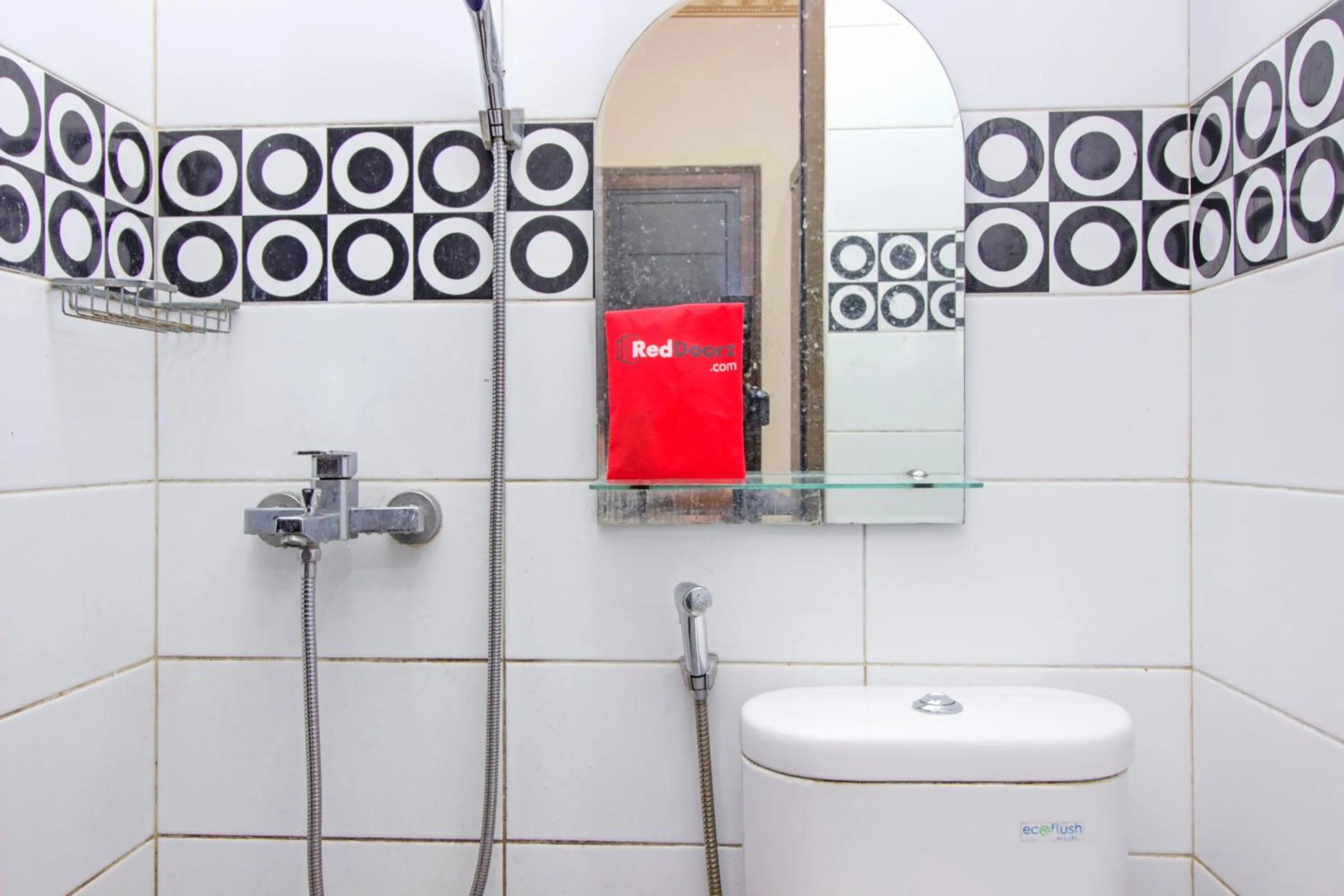 Bathroom in RedDoorz Plus near Isola UPI