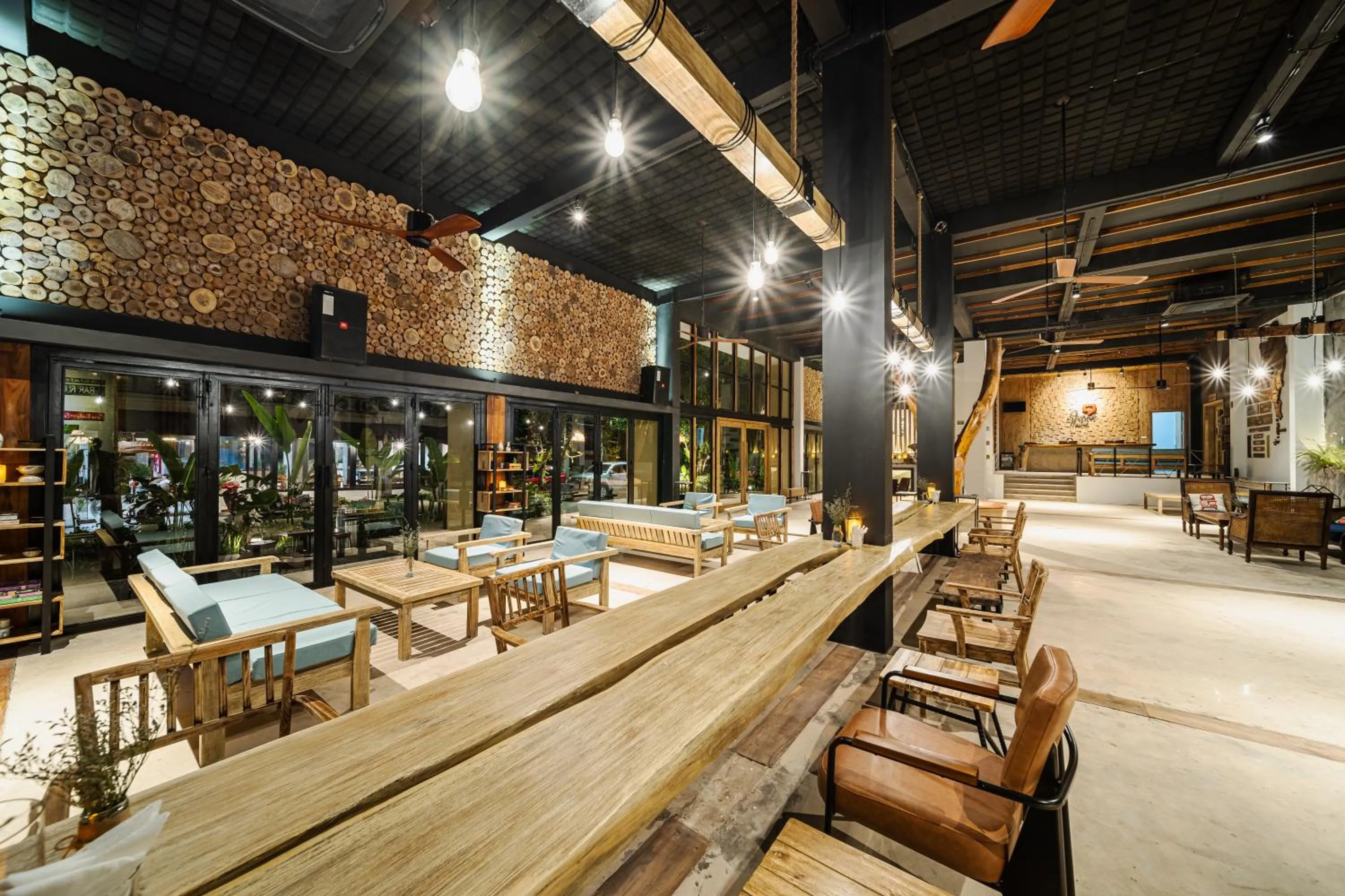Restaurant/places to eat in 9Station Hostel & Bar Phu Quoc