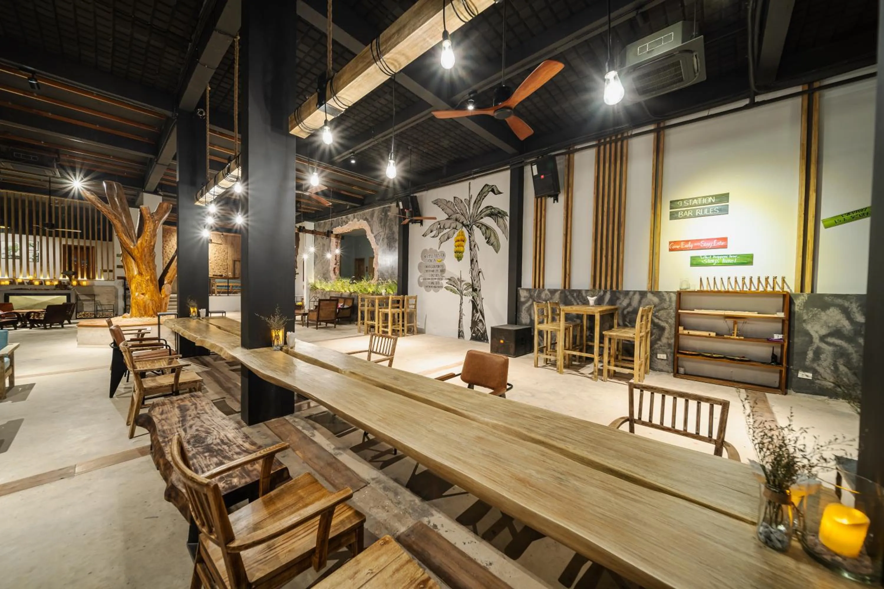 Restaurant/places to eat in 9Station Hostel & Bar Phu Quoc