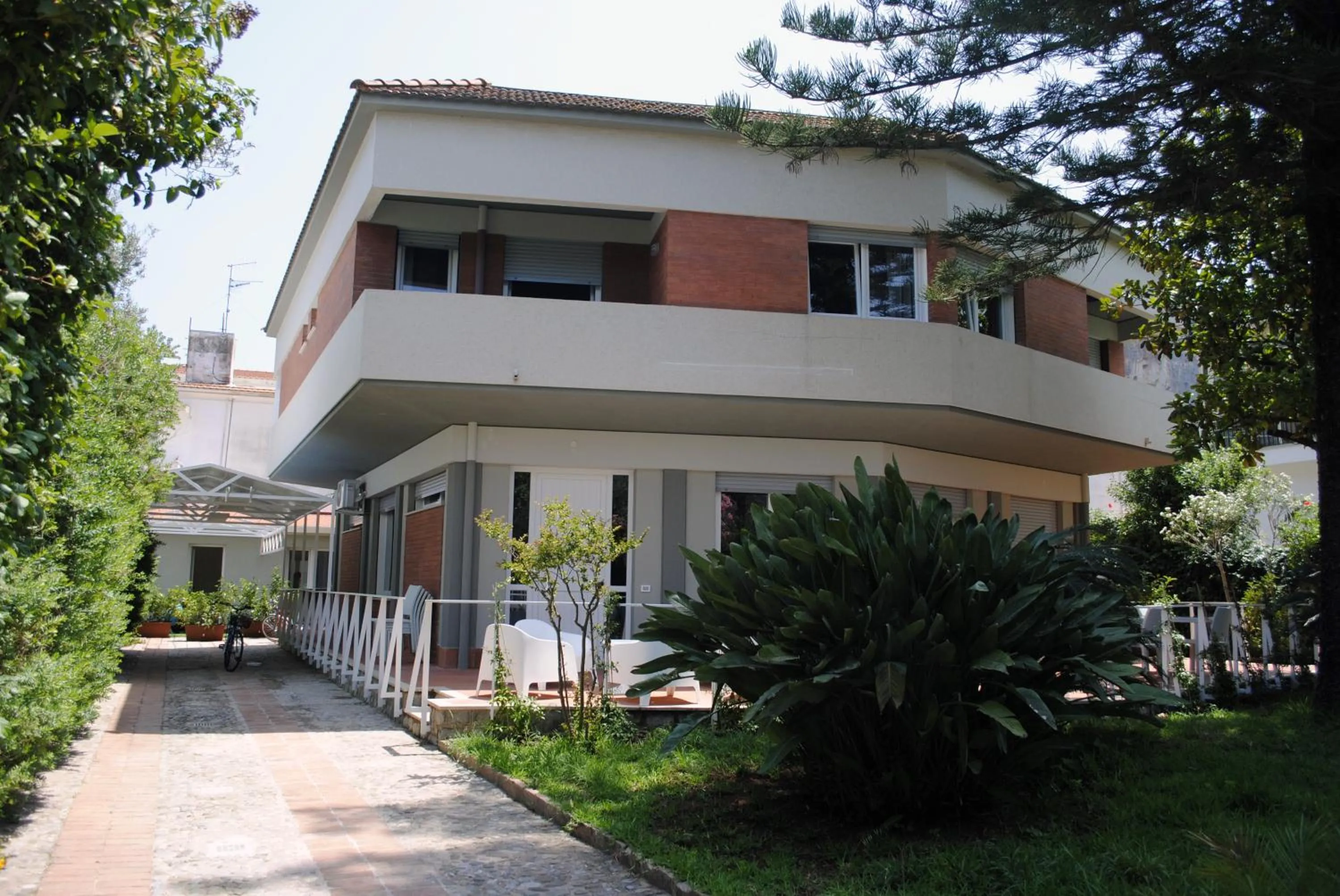 Facade/entrance in B&B Mondello Design